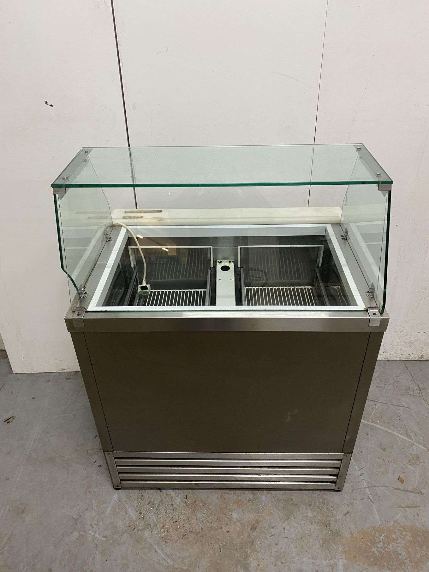 Frilia 2 Door Refrigerated Preparation Counter With Glass Display - Image 13 of 16