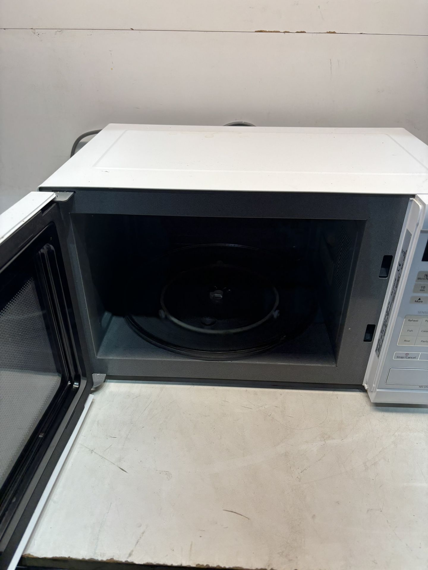 Panasonic NN-ST452W 900W Microwave Oven - Image 3 of 4