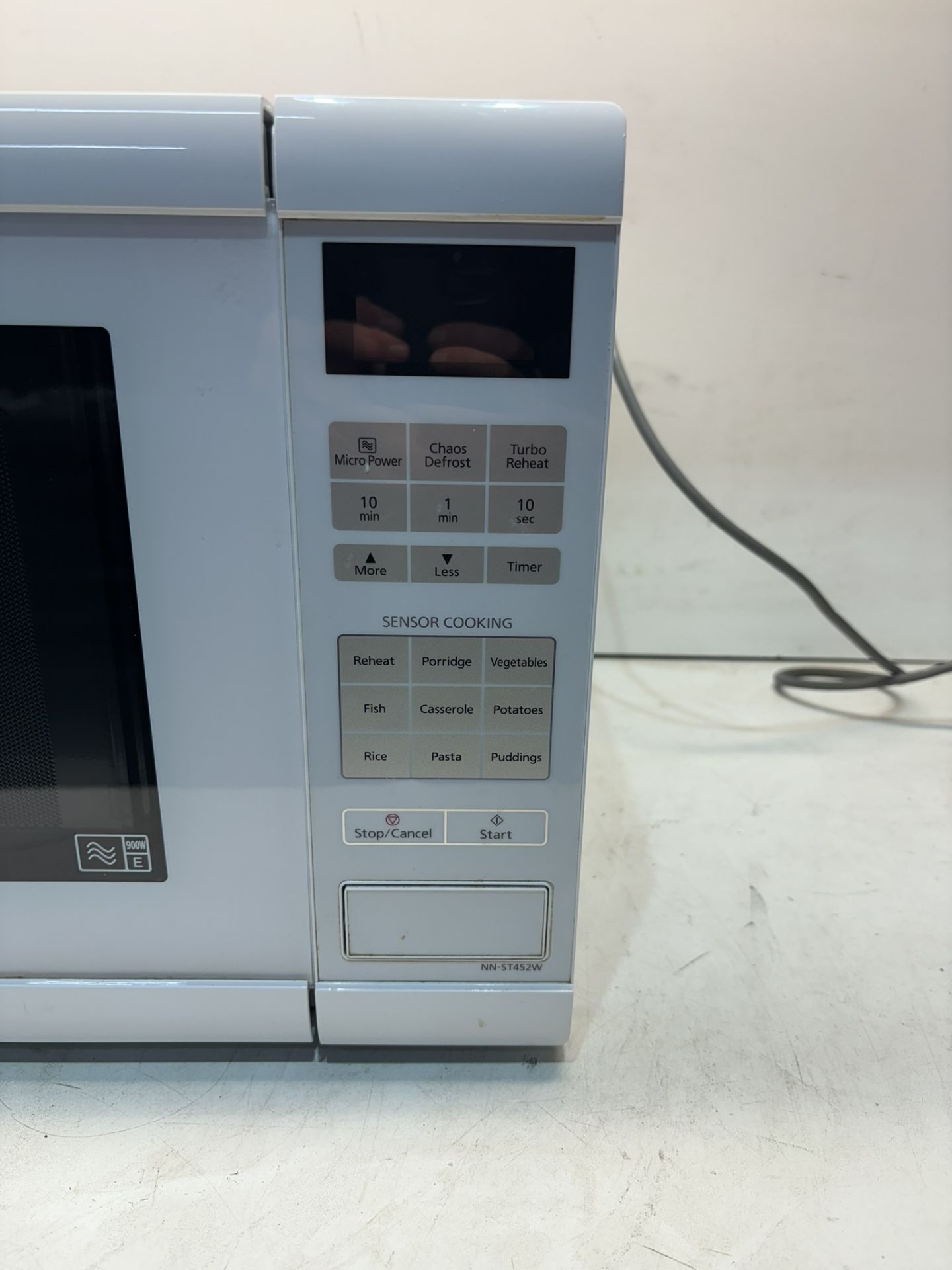 Panasonic NN-ST452W 900W Microwave Oven - Image 2 of 4