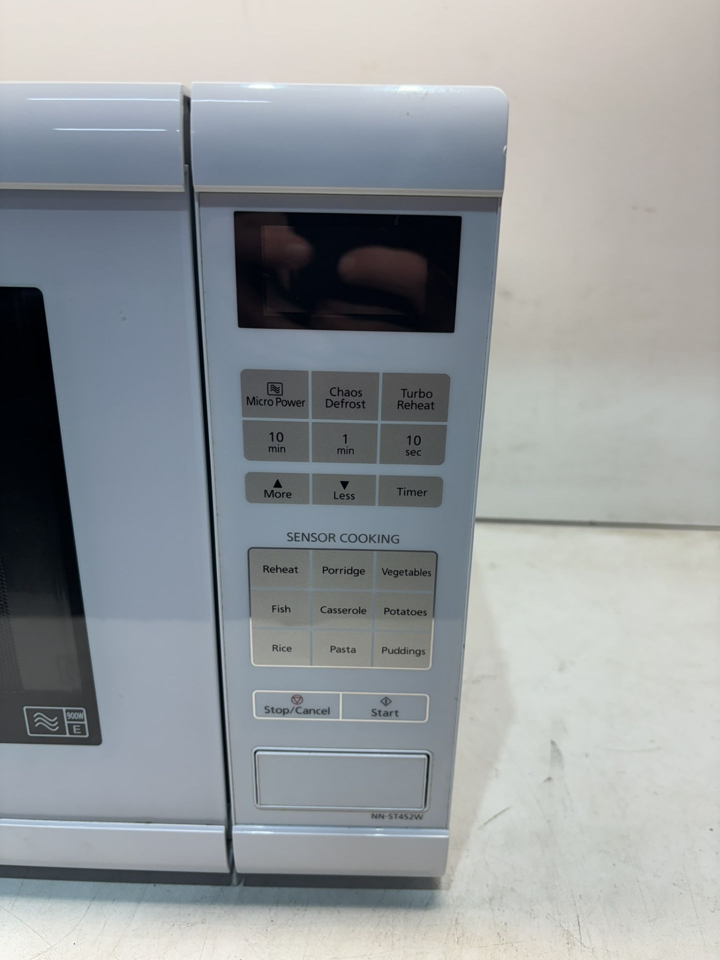 Panasonic NN-ST452W 900W Microwave Oven - Image 2 of 4