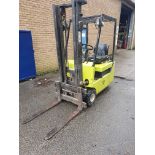 Clark CTM 16 Electric Fork Lift with Charger | 1,395 Hours