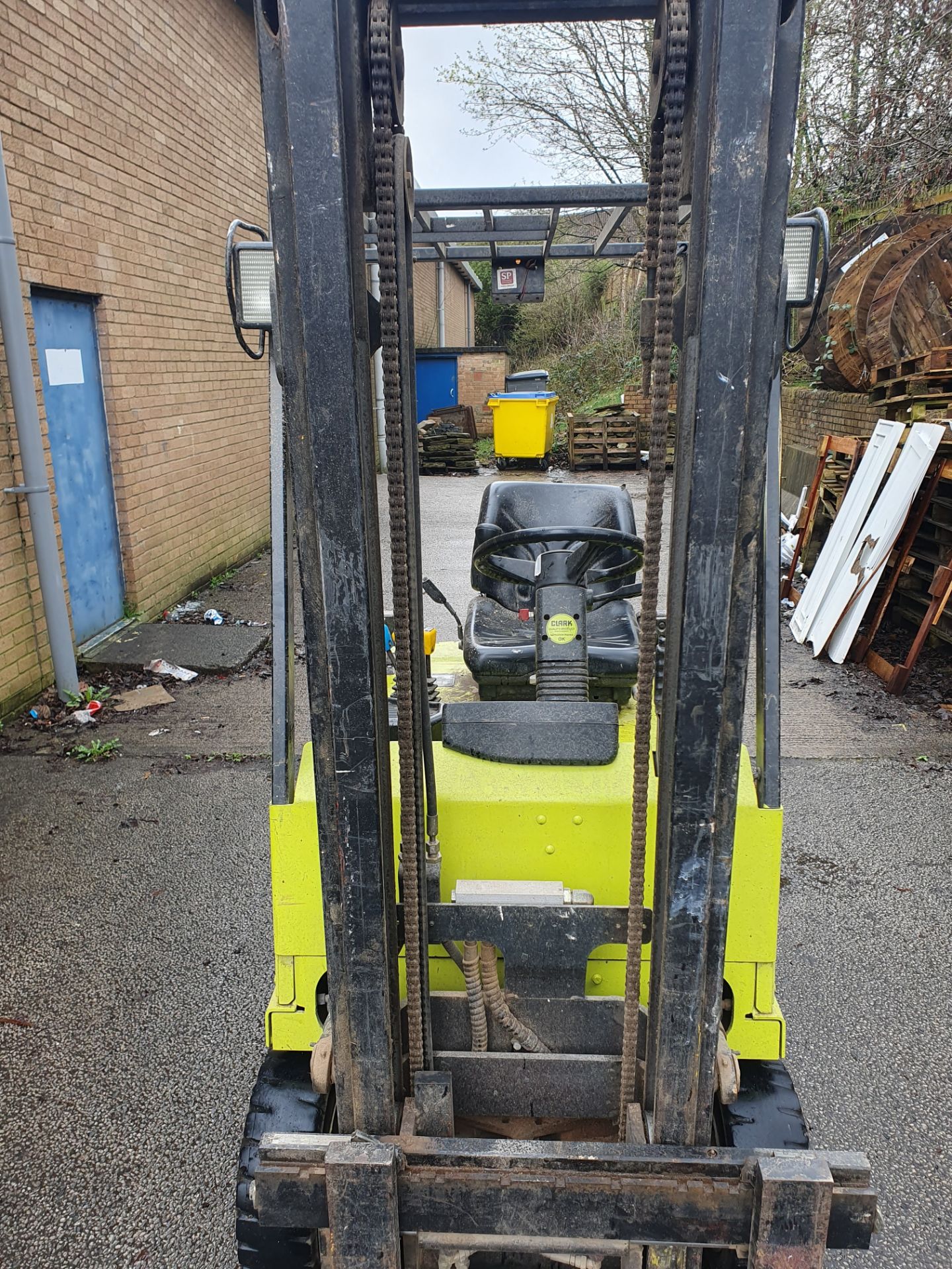 Clark CTM 16 Electric Fork Lift with Charger | 1,395 Hours - Bild 13 aus 17