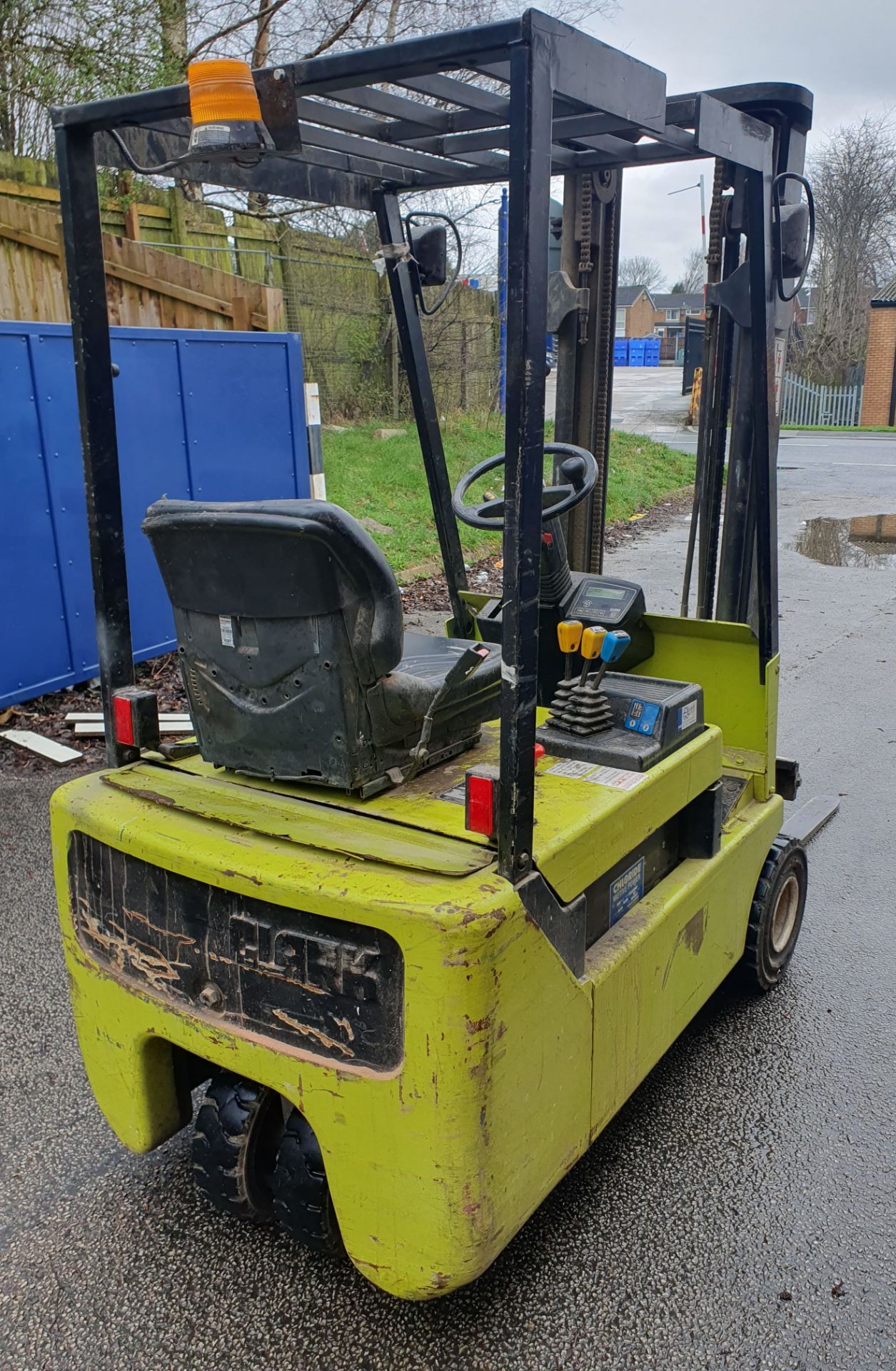 Clark CTM 16 Electric Fork Lift with Charger | 1,395 Hours - Bild 4 aus 17