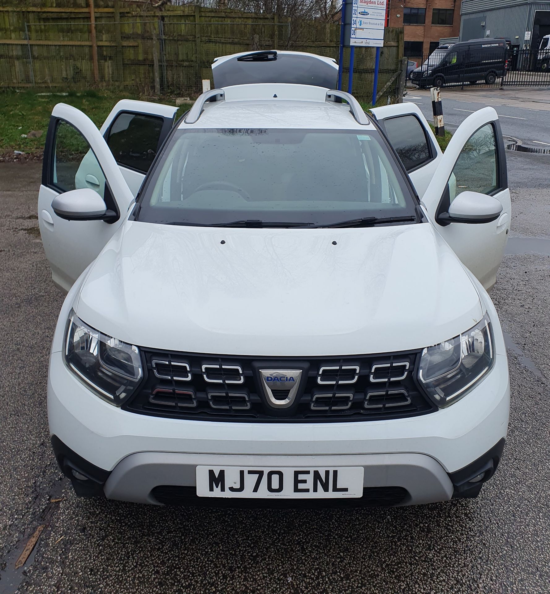 Dacia Duster Comfort TCE 4x2 5 Door Hatchback | MJ70 ENL | White | Manual | 21,290 Miles - Image 10 of 16