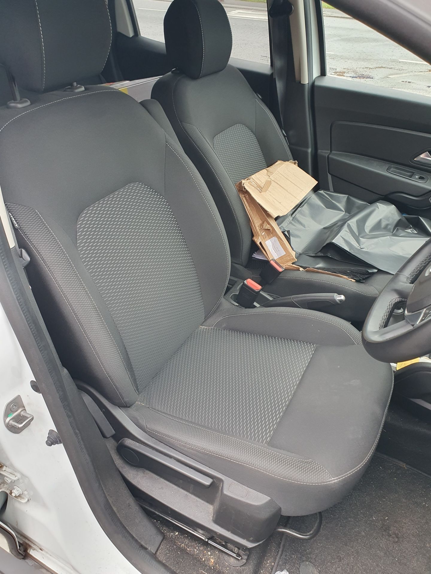 Dacia Duster Comfort TCE 4x2 5 Door Hatchback | MJ70 ENL | White | Manual | 21,290 Miles - Image 11 of 16