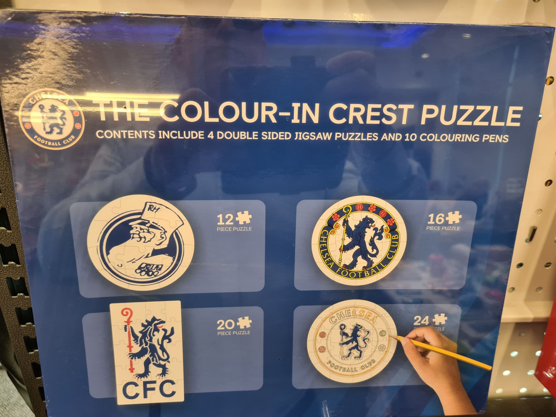 100 x Chelsea FC The Colour In Crest Jigsaw | Total RRP £1,500