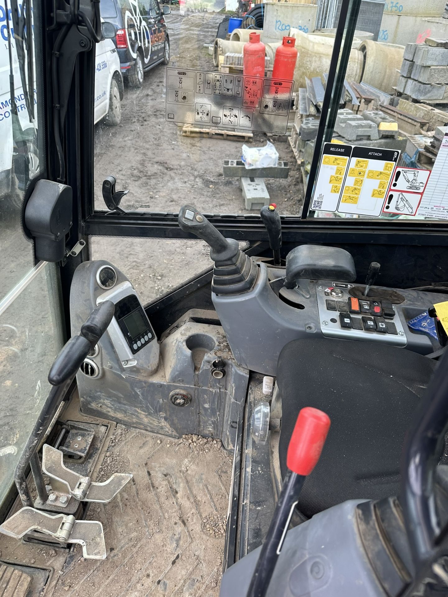 Yanmar SV17VT 1T Excavator | YOM: 2023 | Hours: 111 - Bild 14 aus 16