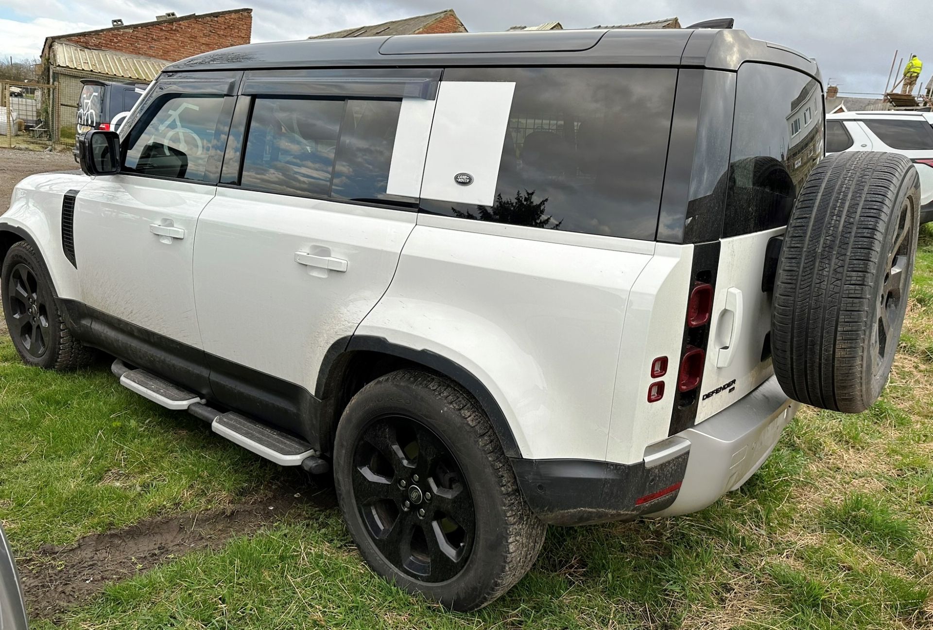 Land Rover Defender SE D | PX20 ZDS | 63,630 | ZERO VAT ON HAMMER - Image 9 of 11