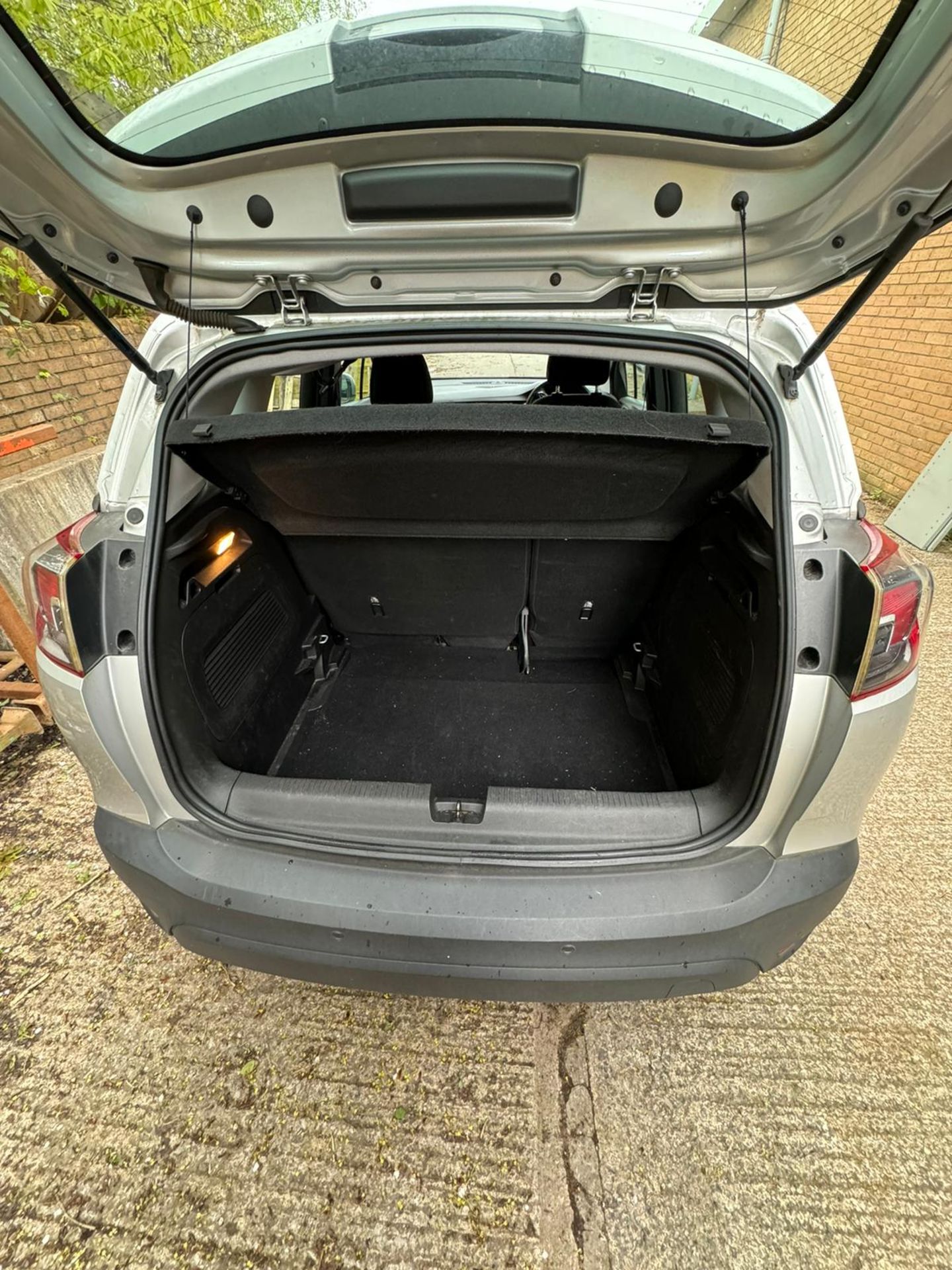 Vauxhall Crossland X SE EcoTec S/S Petrol 5 Door Hatchback | RE67 UED | 67,097 Miles - Image 5 of 11