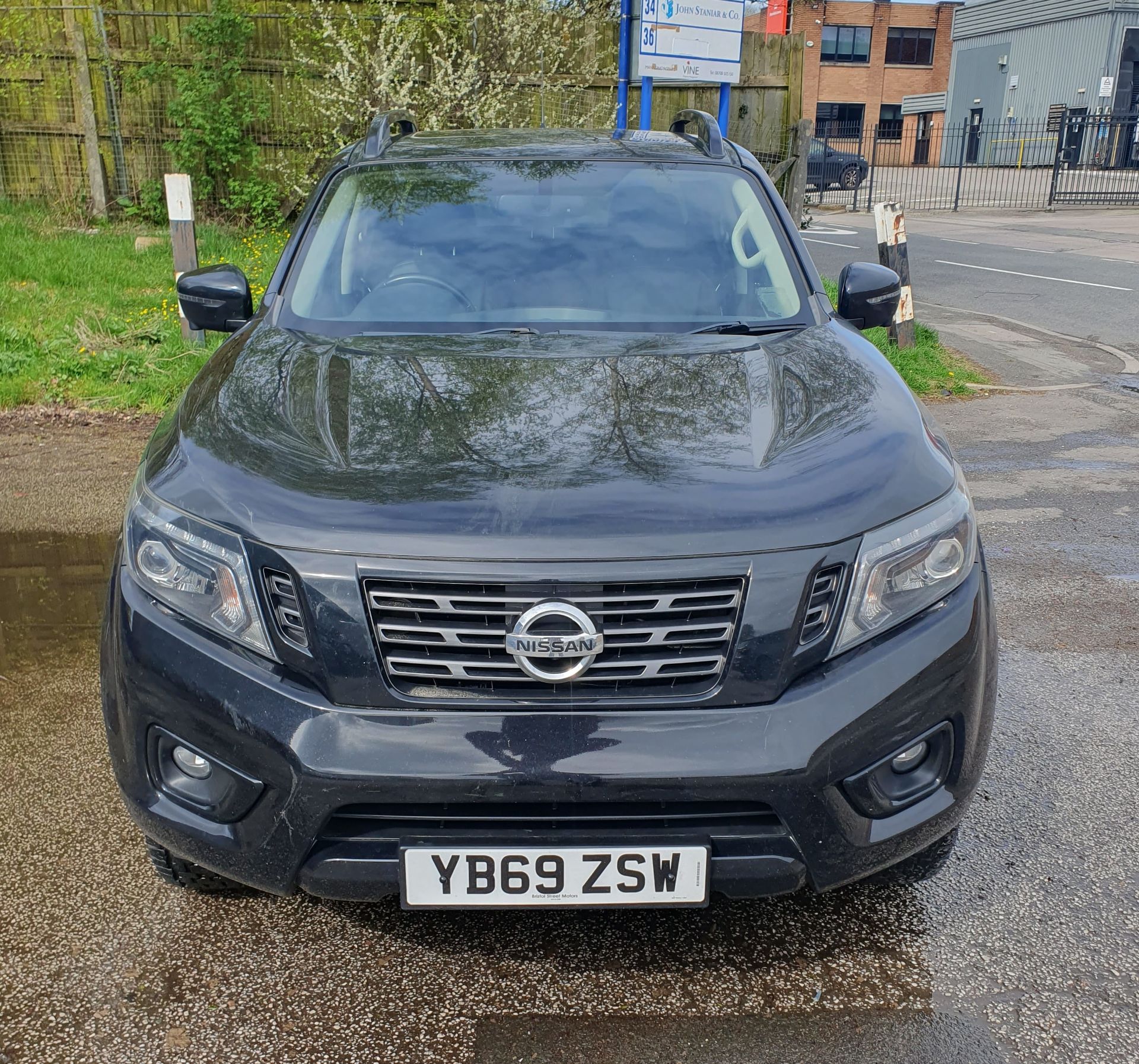 Nissan Navara N-guard DCI Auto | YB69 ZSW | Black | Automatic | 29,409 Miles | VAT APPLICABLE - Image 2 of 25