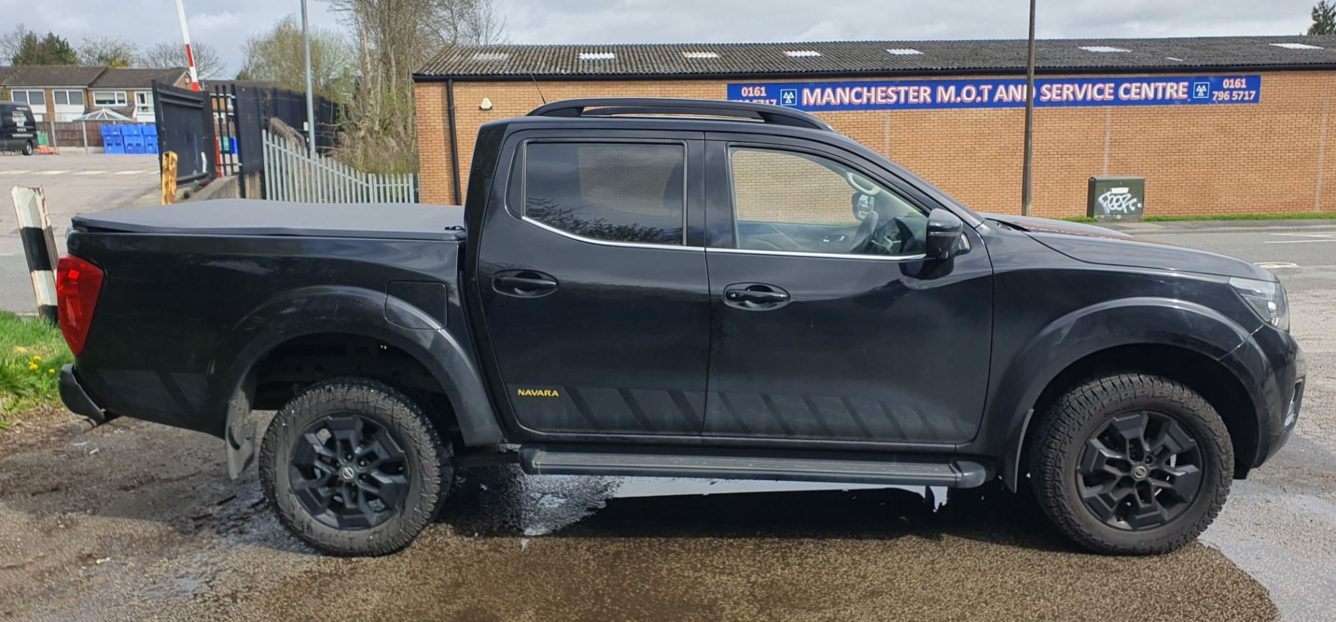 Nissan Navara N-guard DCI Auto | YB69 ZSW | Black | Automatic | 29,409 Miles | VAT APPLICABLE - Image 4 of 25