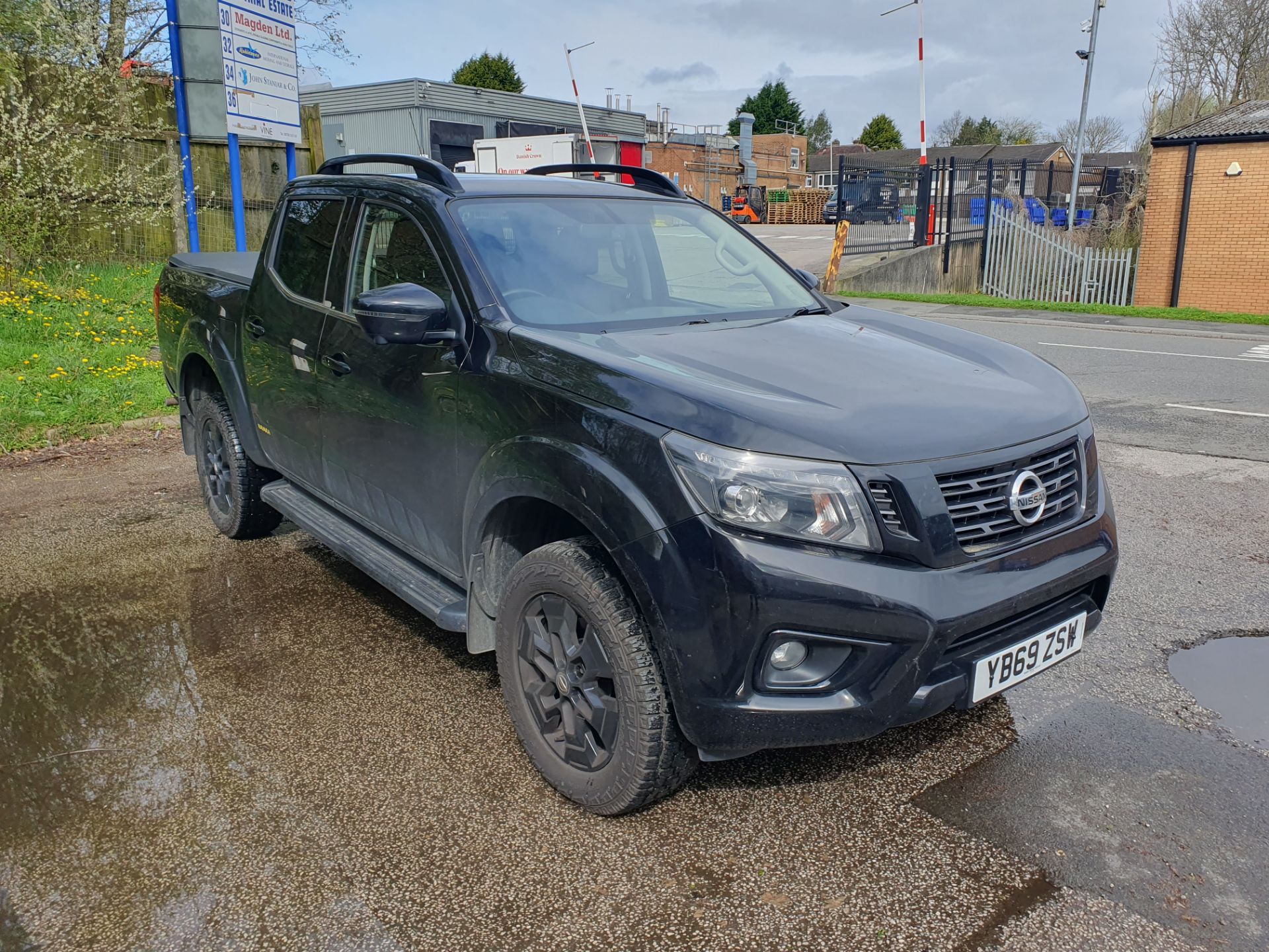 Nissan Navara N-guard DCI Auto | YB69 ZSW | Black | Automatic | 29,409 Miles | VAT APPLICABLE - Image 3 of 25