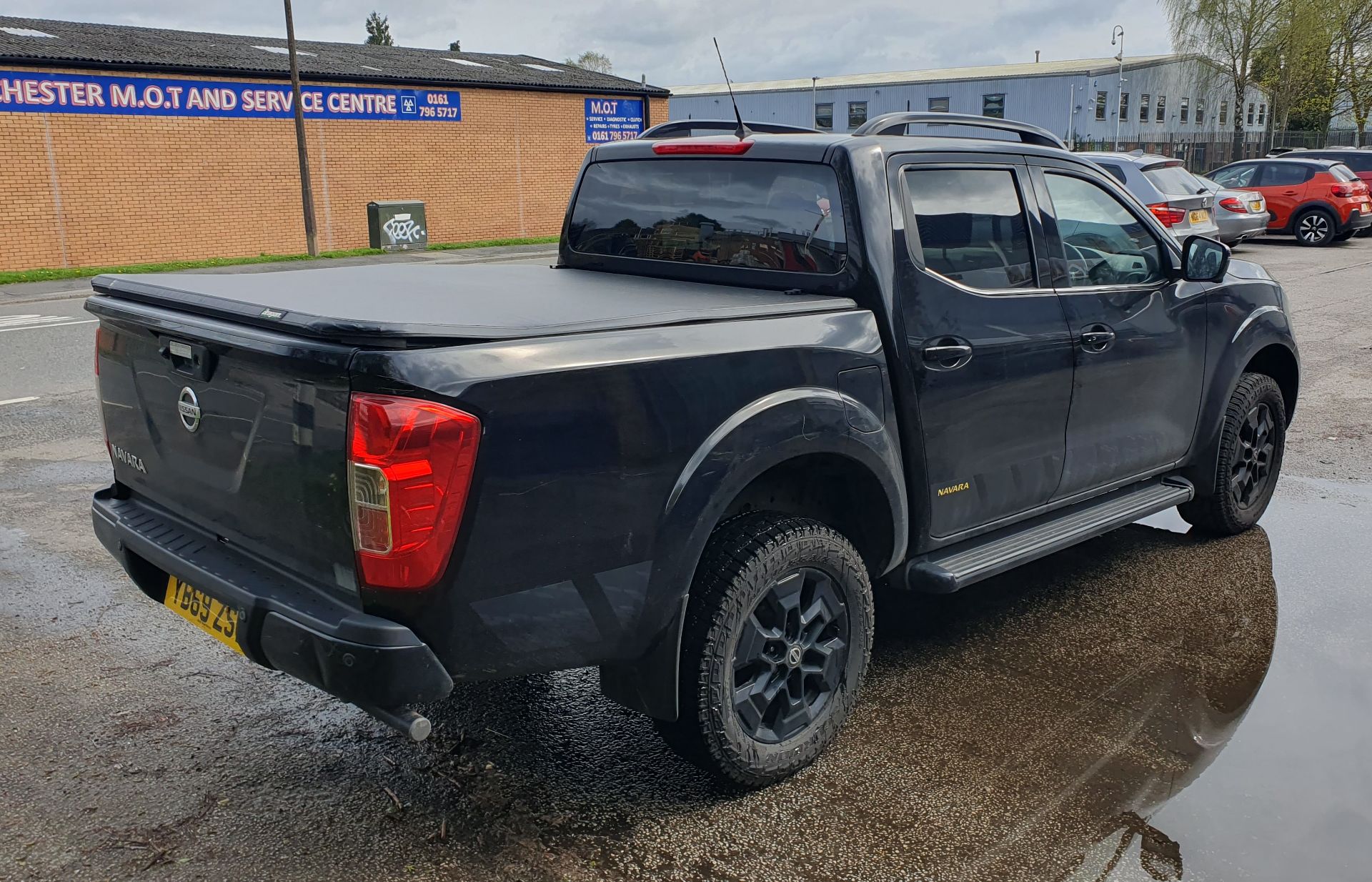 Nissan Navara N-guard DCI Auto | YB69 ZSW | Black | Automatic | 29,409 Miles | VAT APPLICABLE - Image 5 of 25