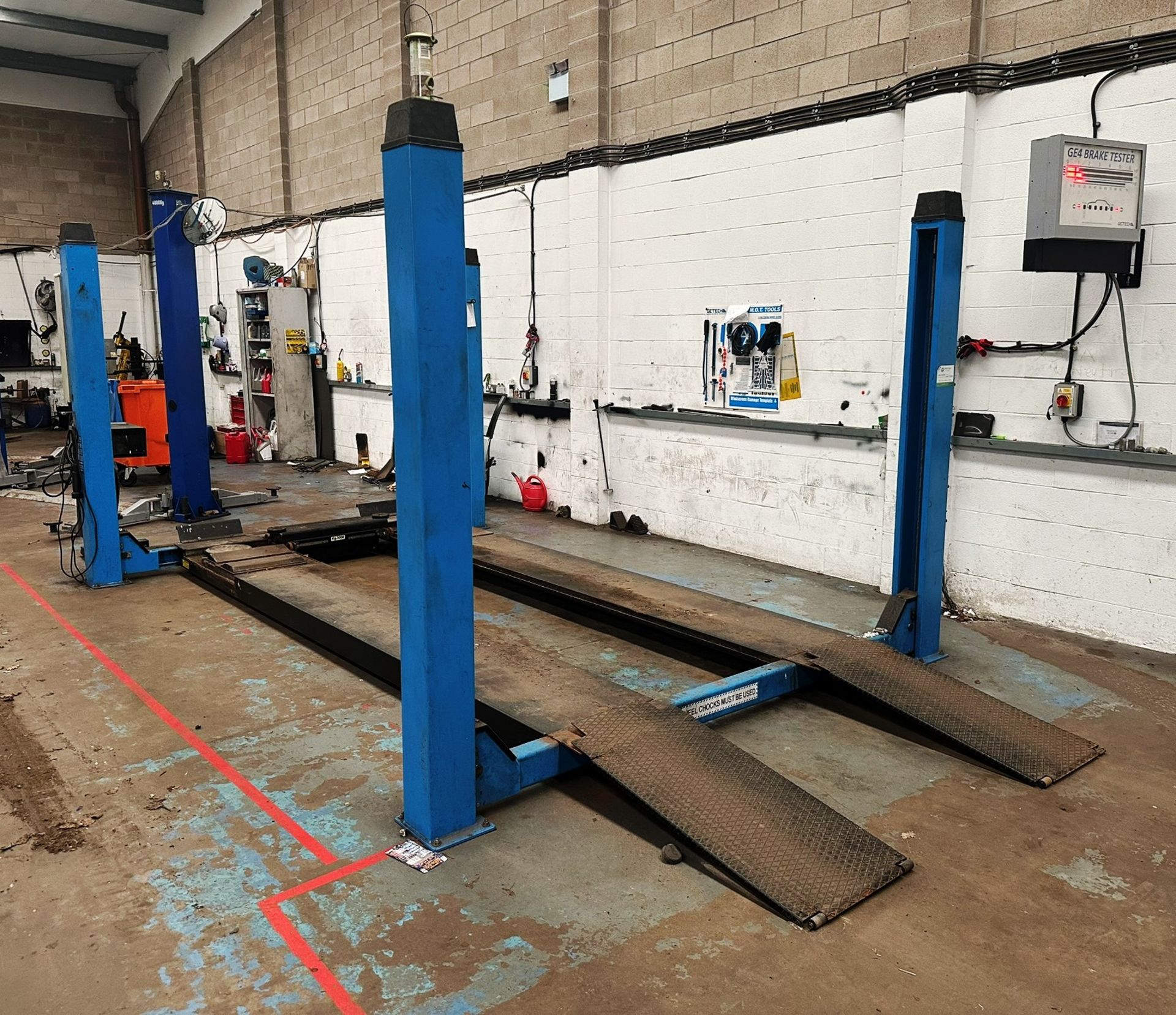 4 Post 4 Tonne Vehicle Lift