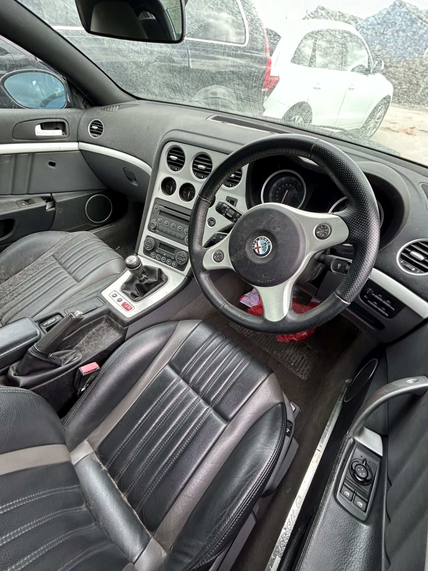 Alfa Romeo Spider JTDM Diesel Convertible | WT07 FJP | 48,009 Miles | RUNNER - Image 5 of 5