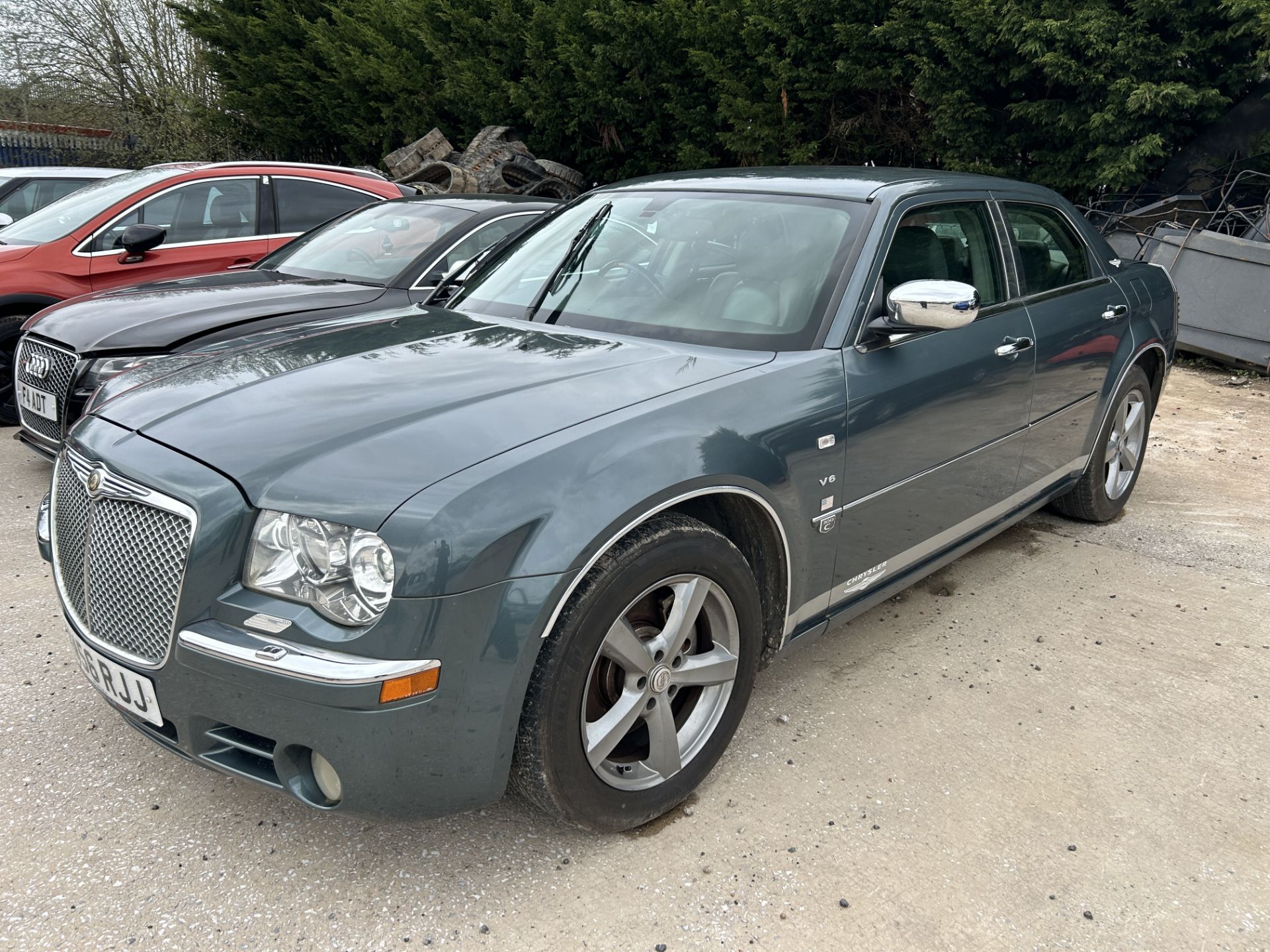 Chrysler 300c CRD Diesel 4 Door Saloon | MW56 RJJ | 115,567 Miles | RUNNER - Image 3 of 11