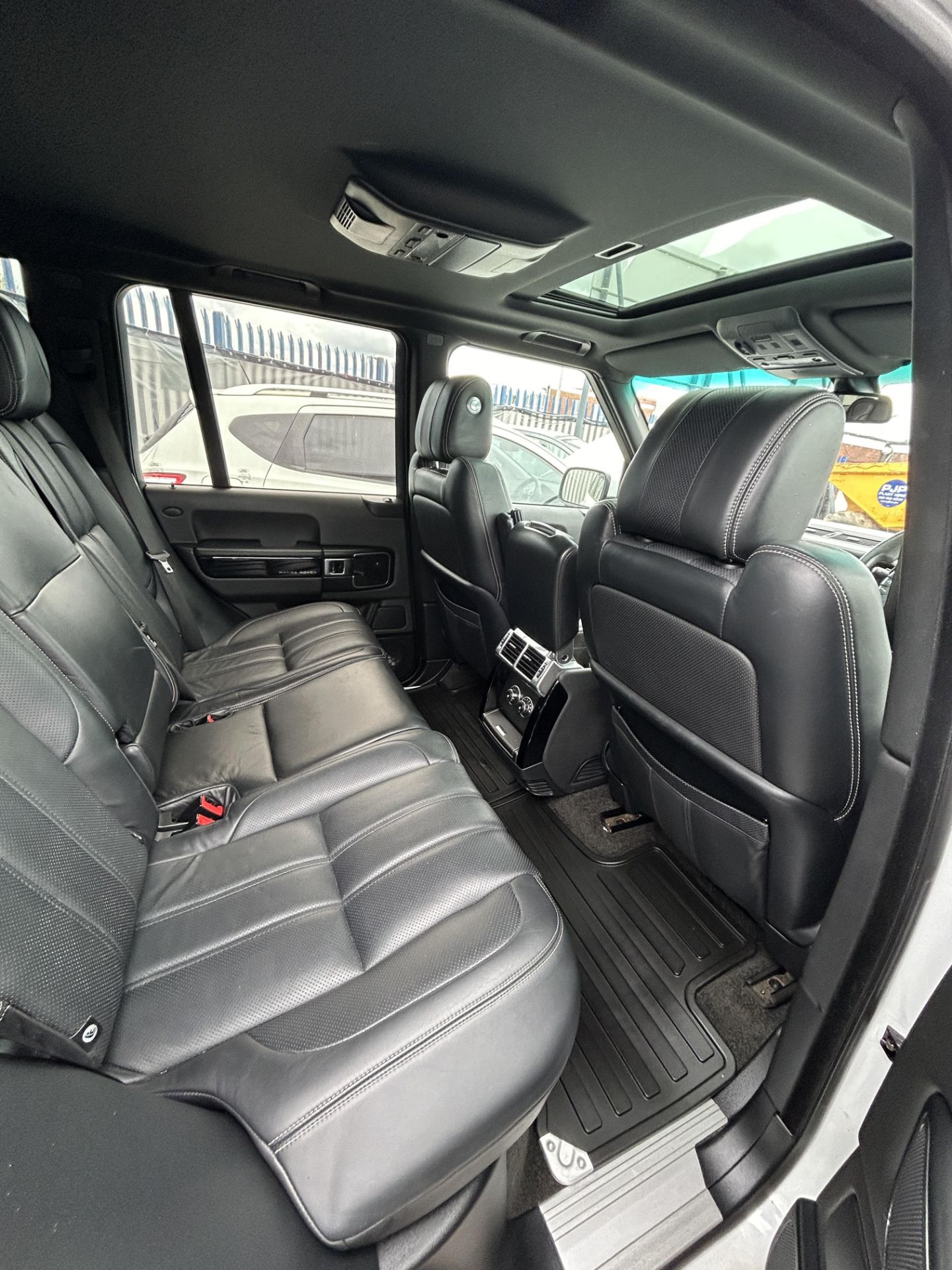 Land Rover Range Rover Vogue ESE TDV8A Diesel Estate | YF61 YWA | 140,696 Miles - Image 6 of 11