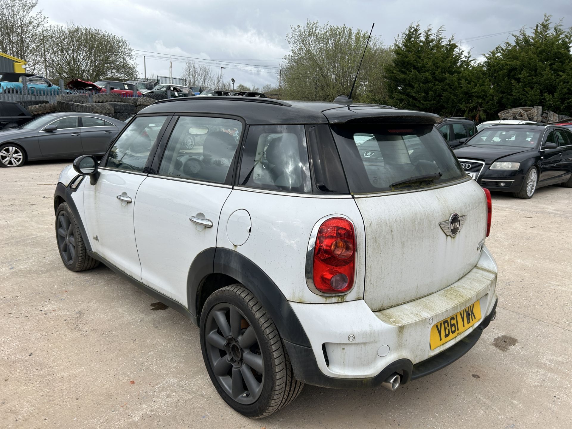 Mini Countryman Cooper SD ALL4 Diesel 5 Door Hatchback | YD61 YWK | 70,297 Miles - Image 4 of 14