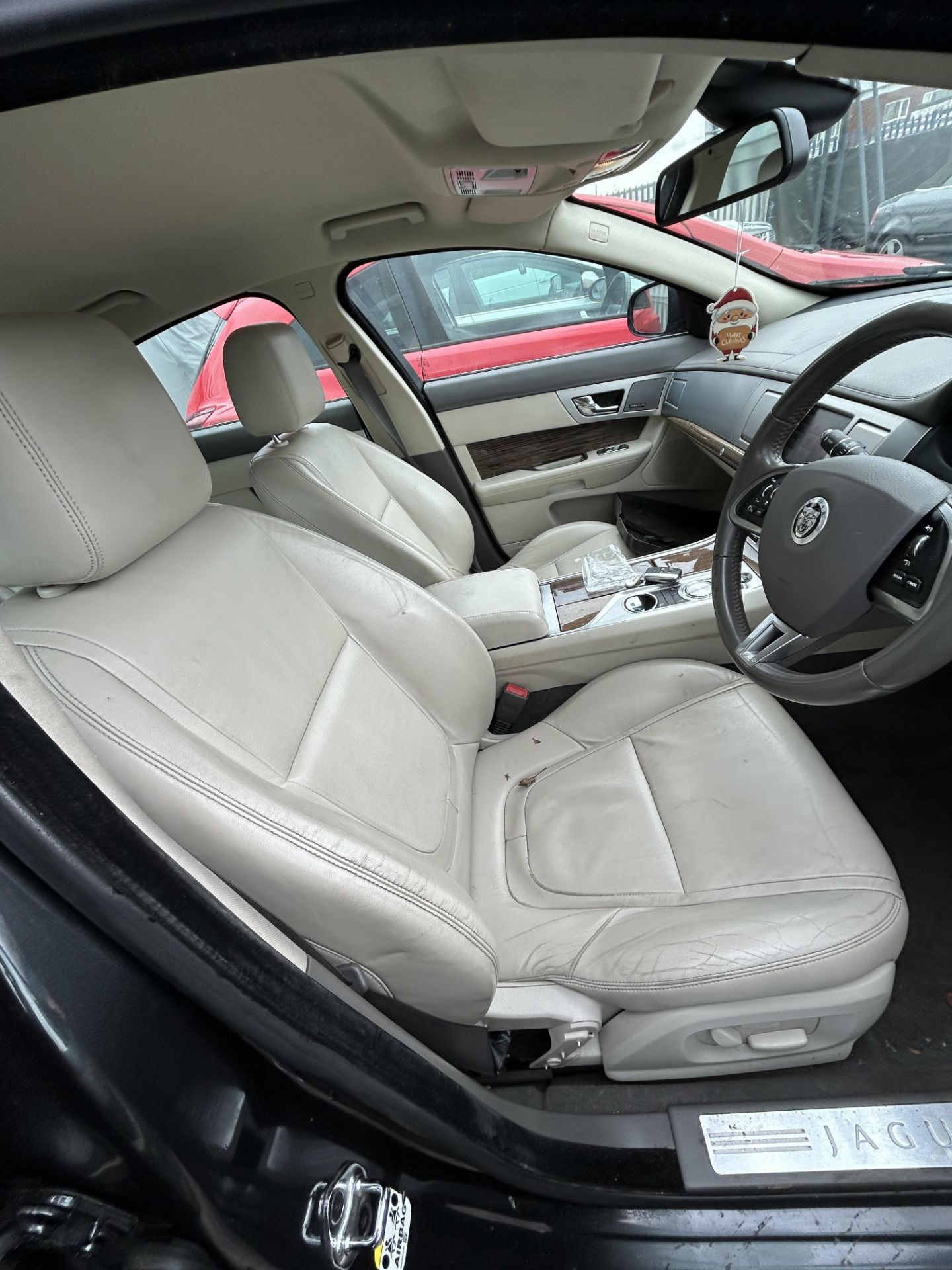 Jaguar XF Premium Luxury D Auto Diesel 4 Door Saloon | PO13 TOH | 165,697 Miles - Image 5 of 9