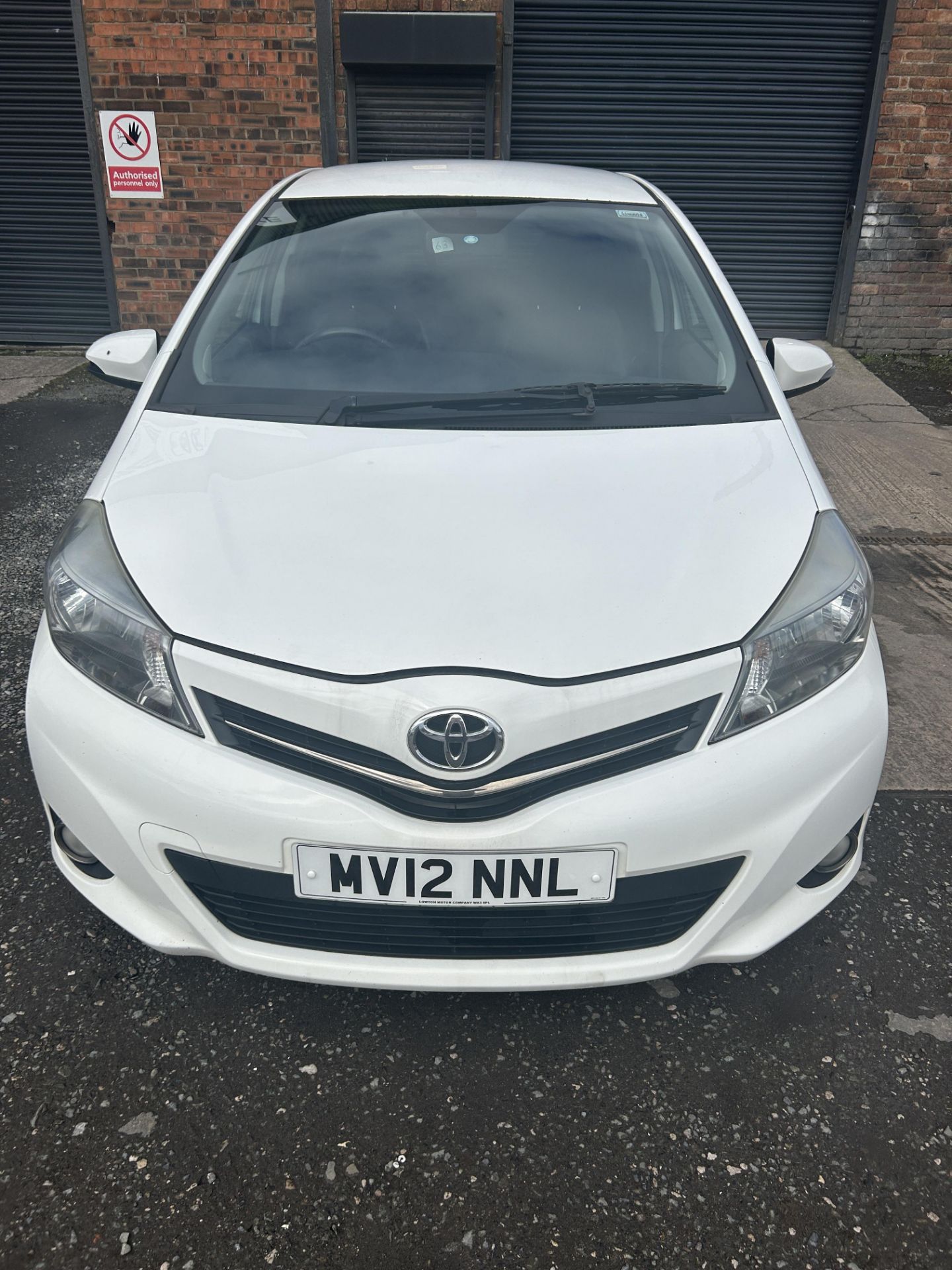 Toyota Yaris SR VVT-I Petrol 5 Door Hatchback | MV12 NNL | 113,044 Miles - Image 2 of 13