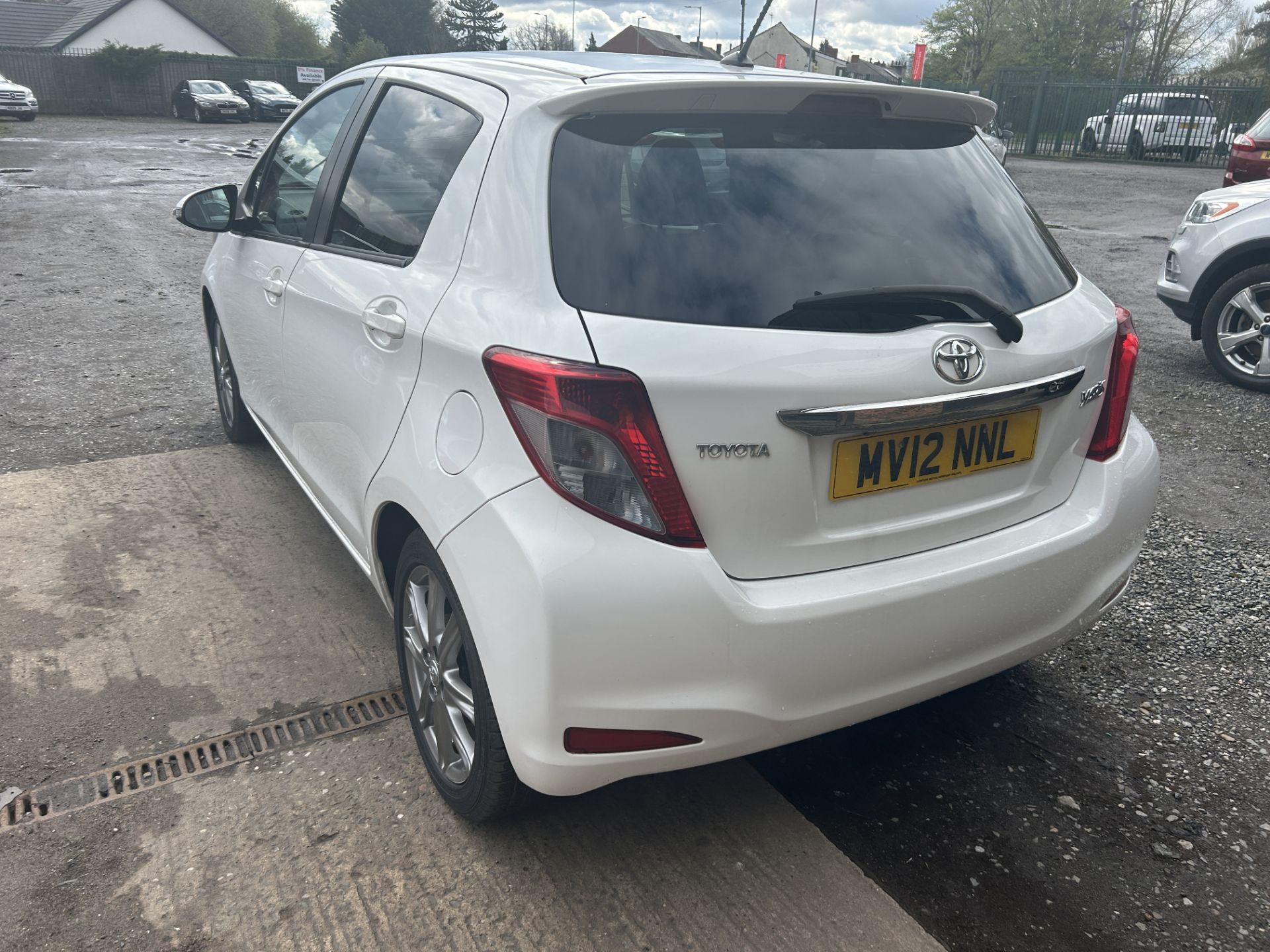 Toyota Yaris SR VVT-I Petrol 5 Door Hatchback | MV12 NNL | 113,044 Miles - Image 5 of 13