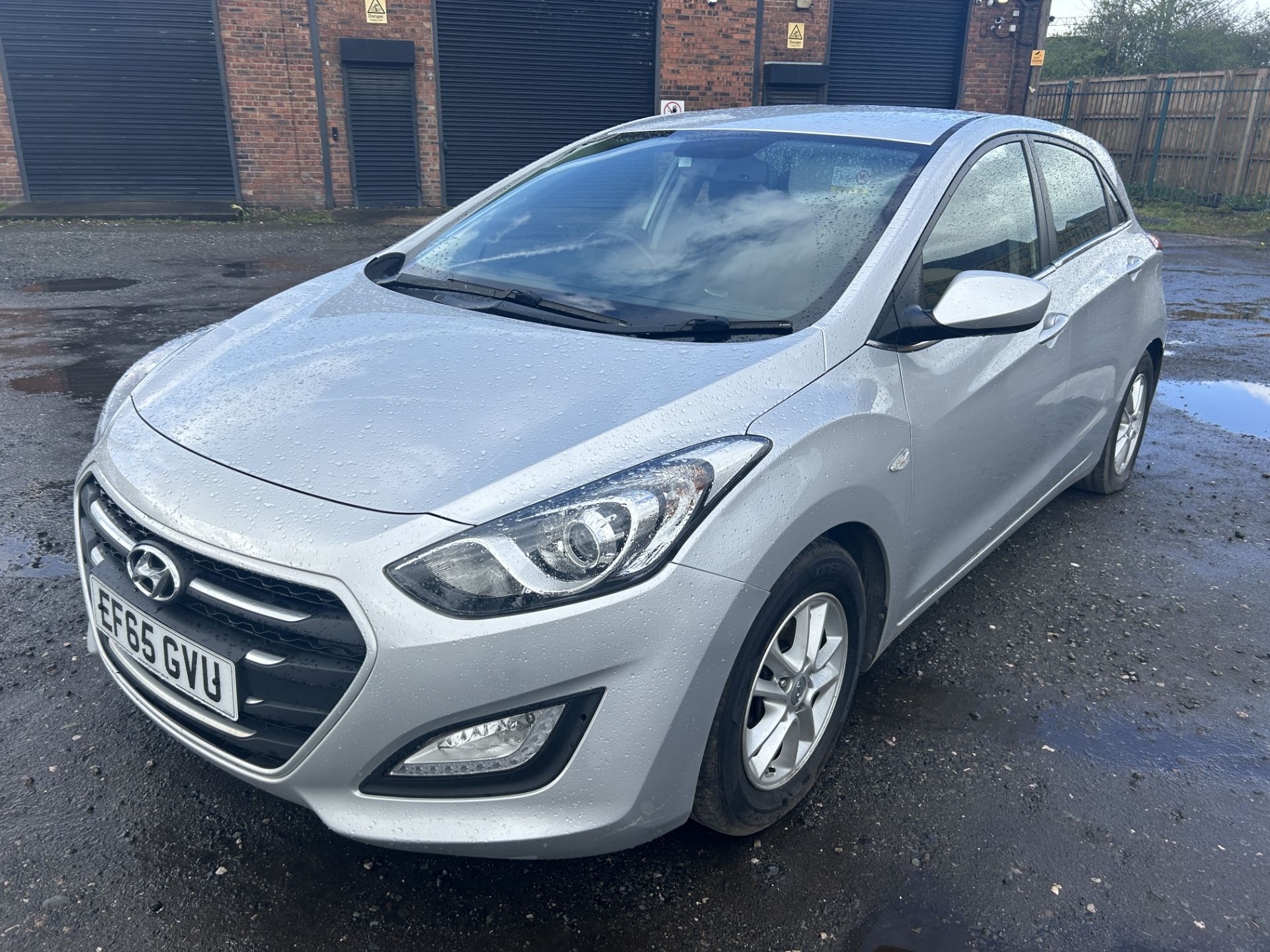 Hyundai diesel 5 door hatchback Model: i30 SE BLUE DRIVE CRDI Reg: EF65 ...