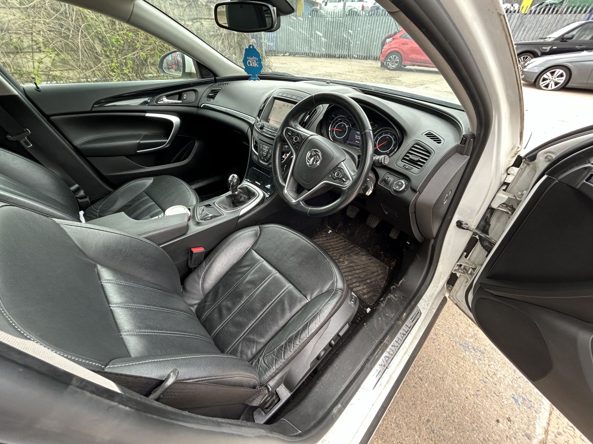 Vauxhall Insignia Diesel 5 Door Hatchback | AE65 EZA | 114,165 Miles - Image 8 of 11