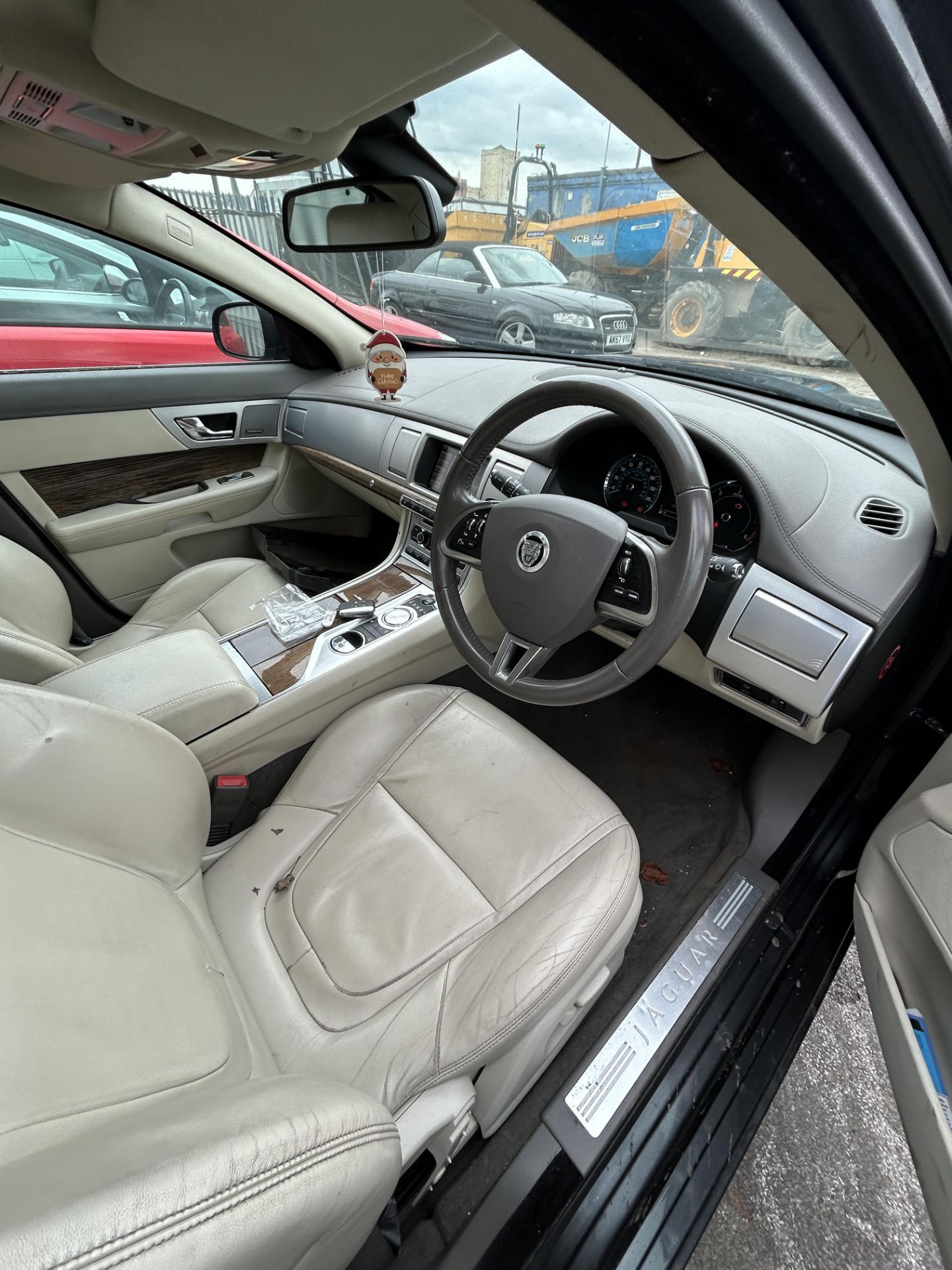 Jaguar XF Premium Luxury D Auto Diesel 4 Door Saloon | PO13 TOH | 165,697 Miles - Image 6 of 9