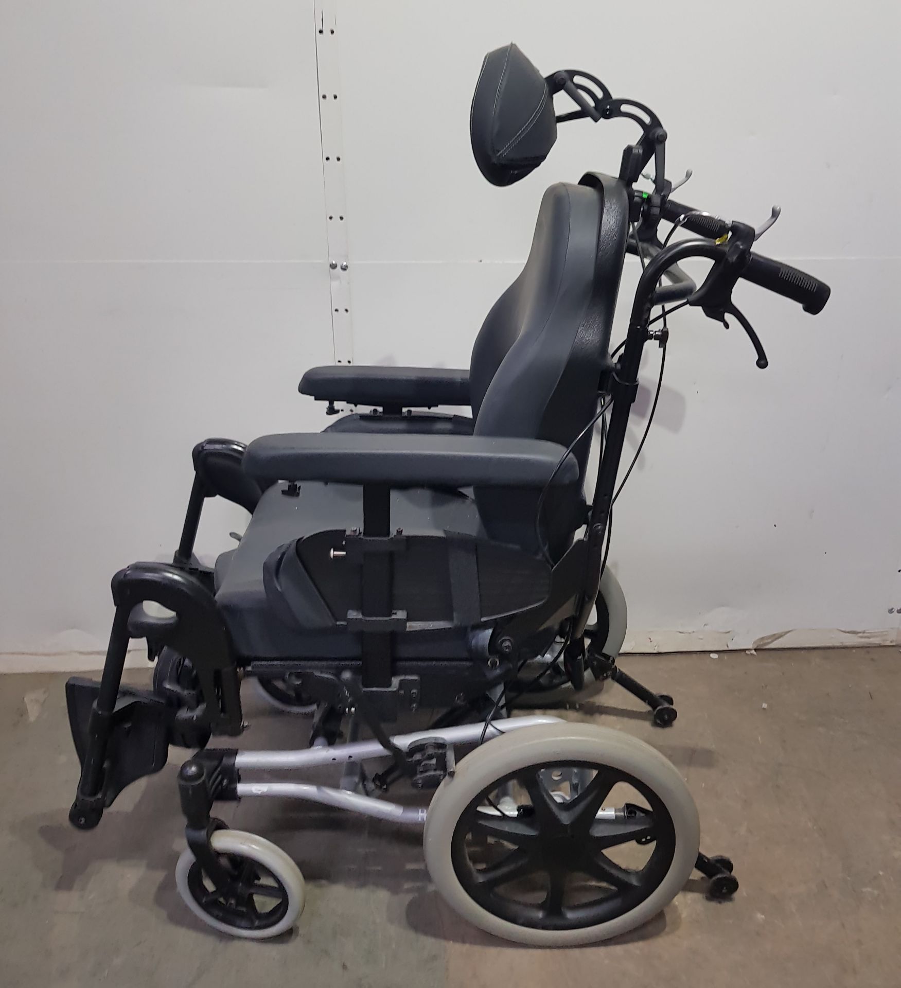 Breezy Wheelchair - Image 3 of 4