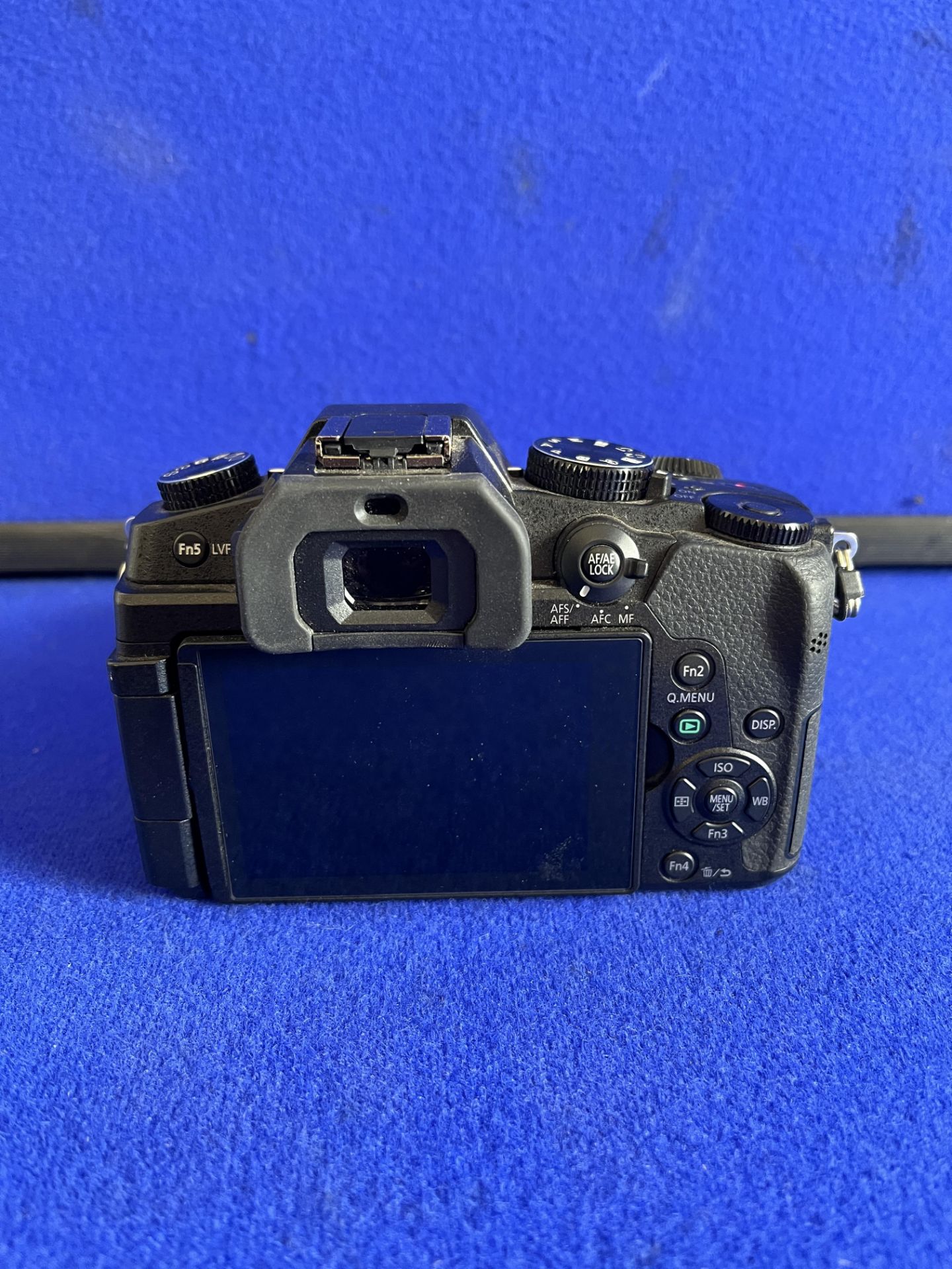 Panasonic Lumix G80 Mirrorless Camera with 46mm Lens and Battery Charger - Image 3 of 5