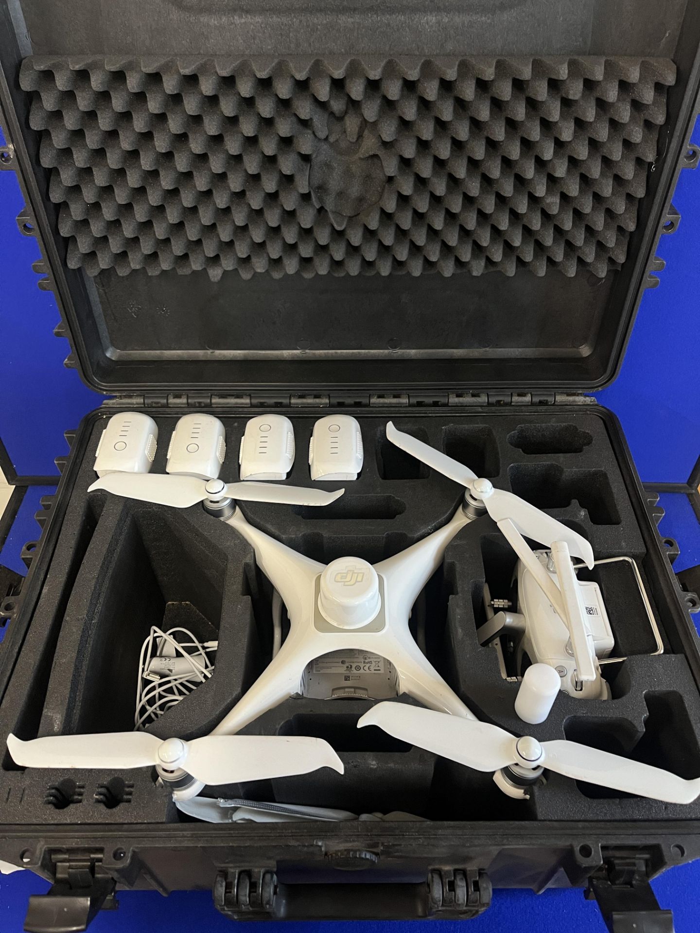 DJI Phantom 4 Drone with flight case - Bild 2 aus 8