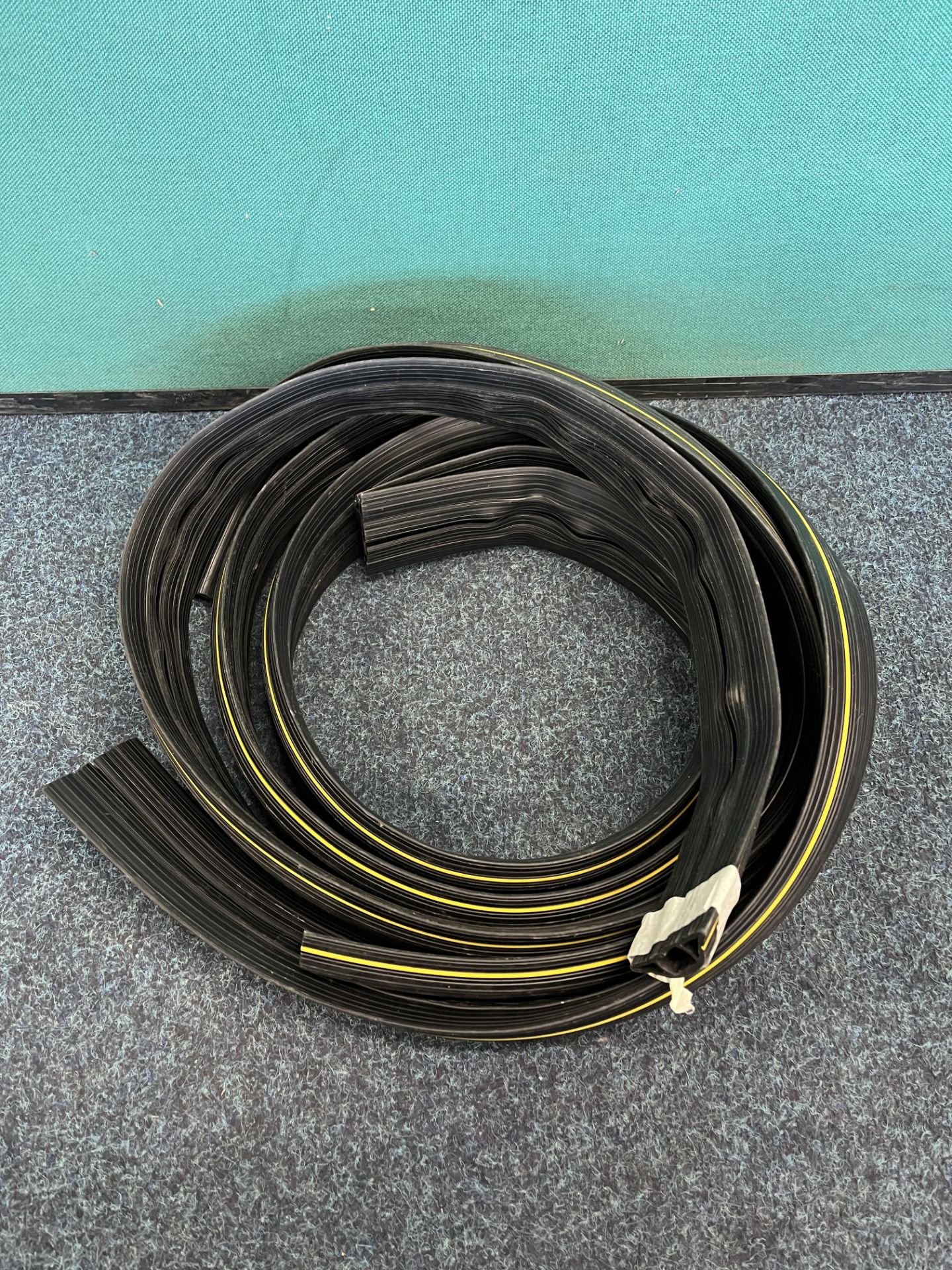 Various cabling - as pictured - Image 4 of 8