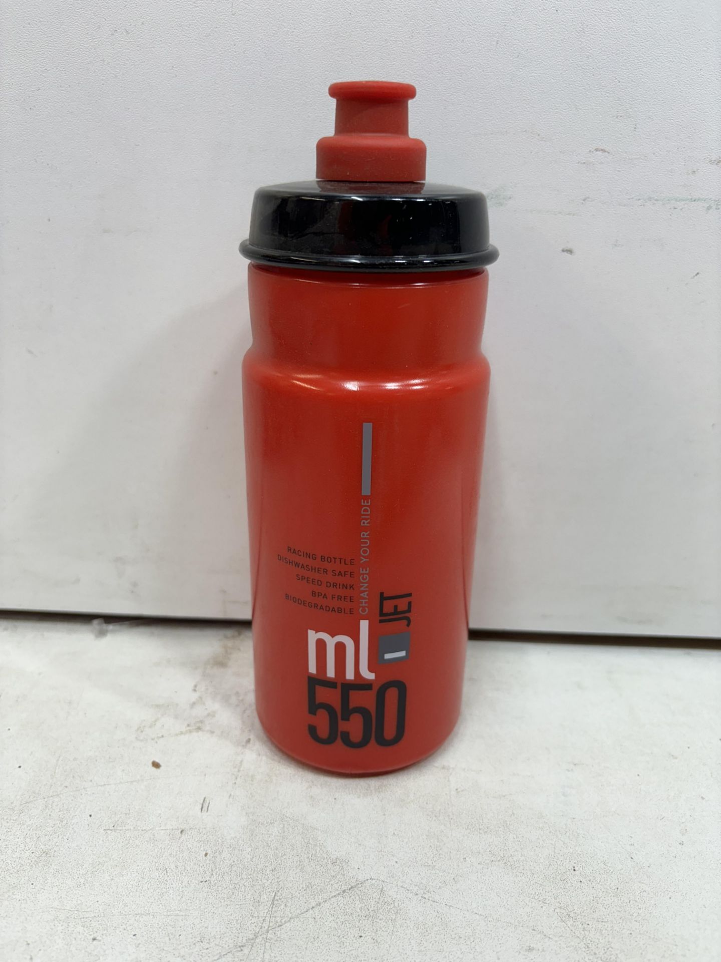 20 x Elite Jet Water Bottles - 550ml, Red - Image 2 of 3