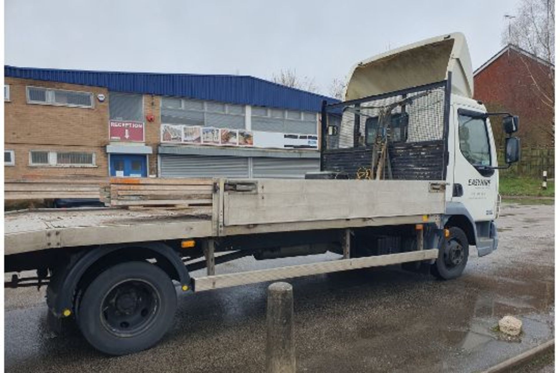 DAF LF 45.160 Flatbed Lorry w/ Loading Ramp & Electric Winch | DIG 4987 | 494,328km | *Non Runner* - Image 11 of 22