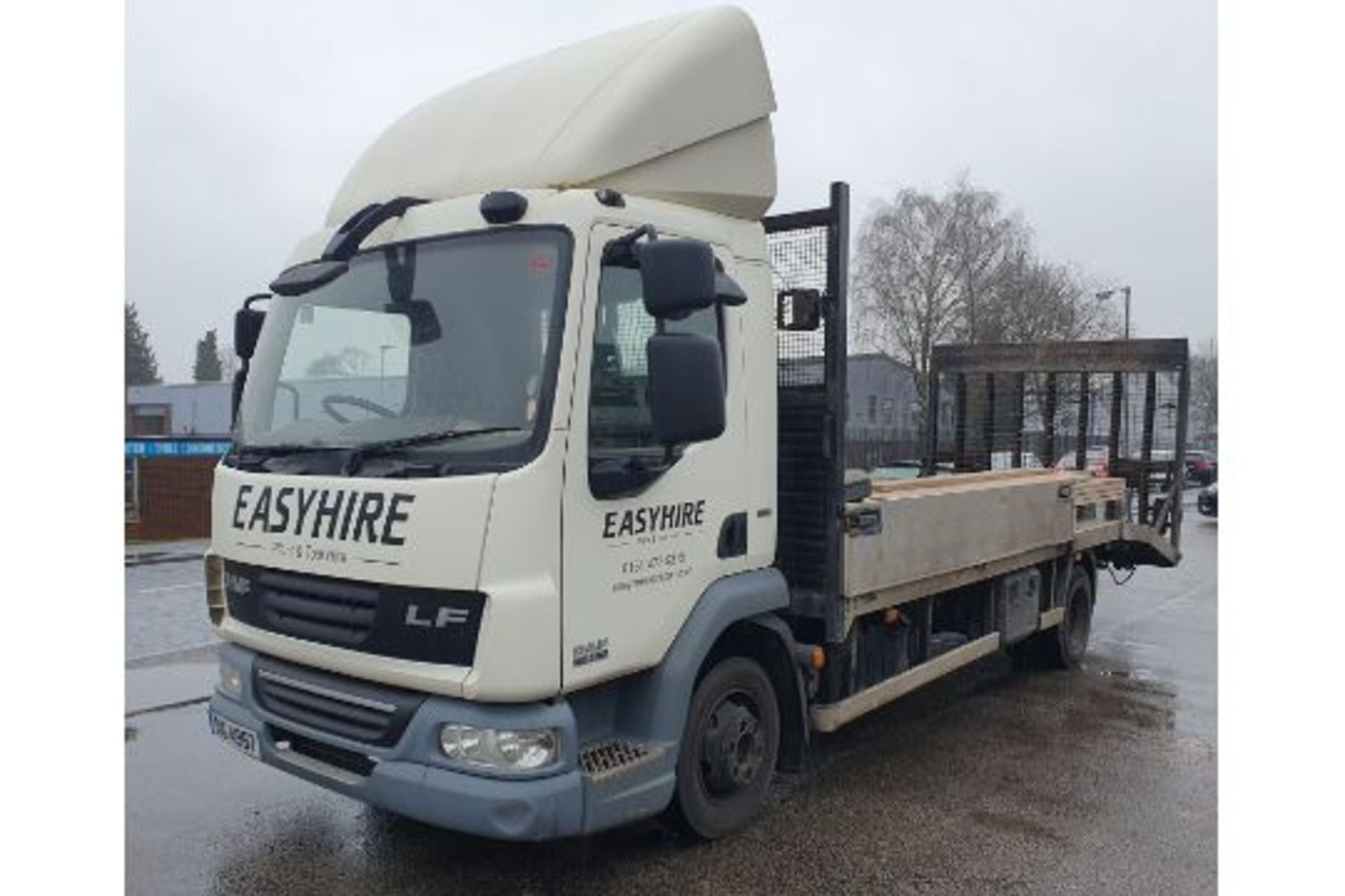 DAF LF 45.160 Flatbed Lorry w/ Loading Ramp & Electric Winch | DIG 4987 | 494,328km | *Non Runner* - Image 3 of 22