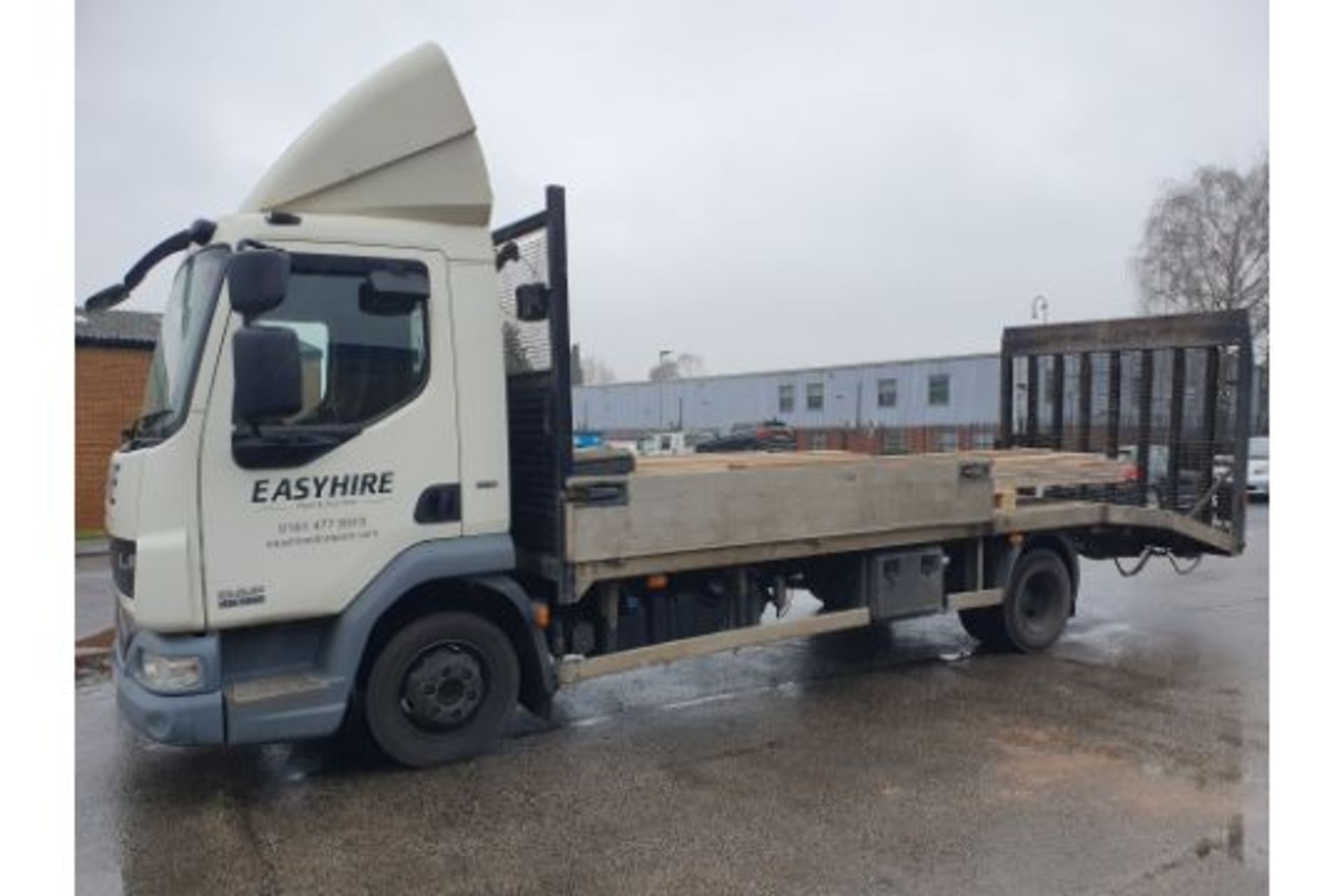DAF LF 45.160 Flatbed Lorry w/ Loading Ramp & Electric Winch | DIG 4987 | 494,328km | *Non Runner* - Image 4 of 22