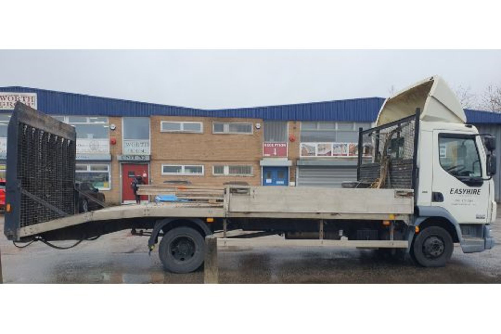 DAF LF 45.160 Flatbed Lorry w/ Loading Ramp & Electric Winch | DIG 4987 | 494,328km | *Non Runner* - Image 10 of 22