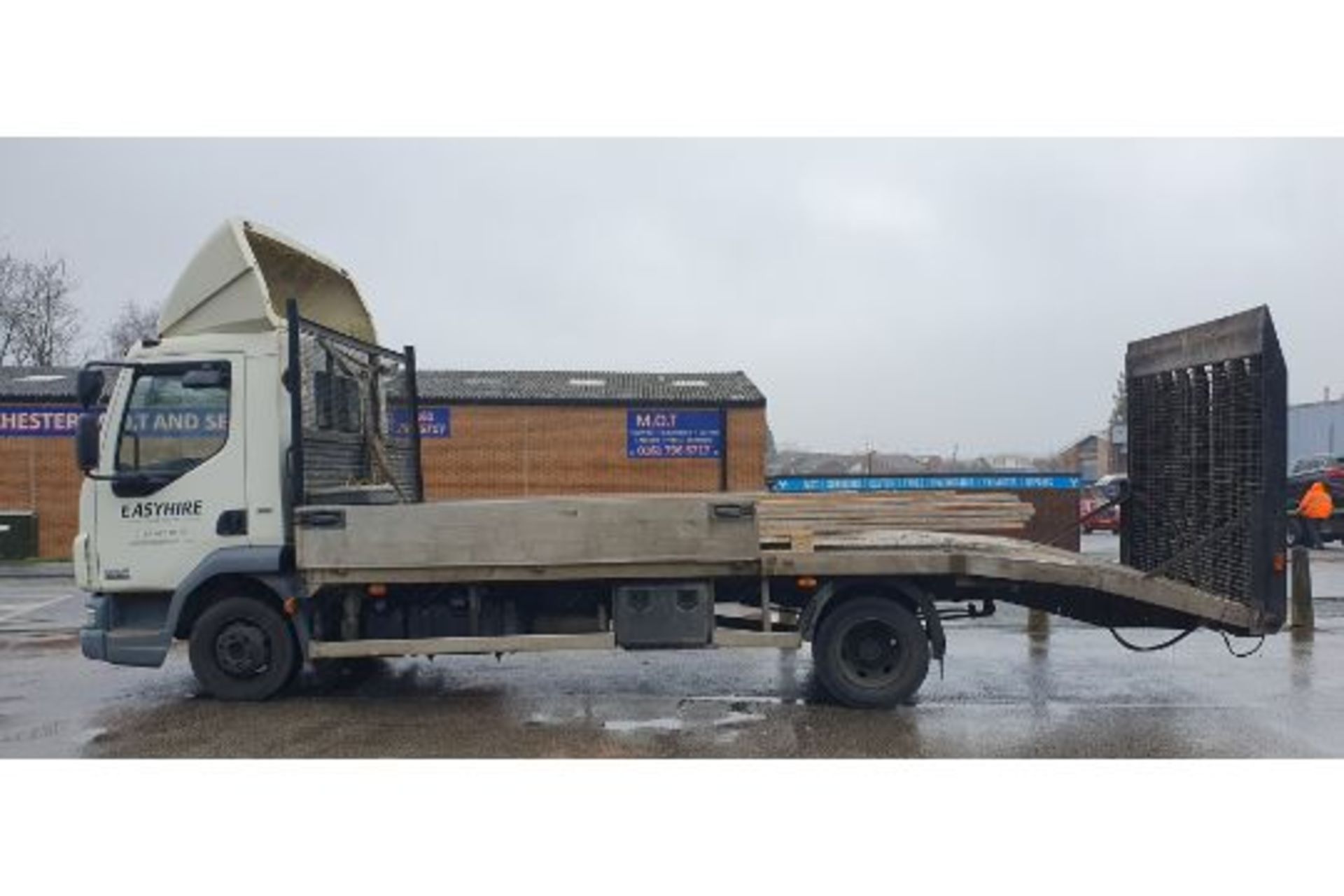 DAF LF 45.160 Flatbed Lorry w/ Loading Ramp & Electric Winch | DIG 4987 | 494,328km | *Non Runner* - Image 5 of 22