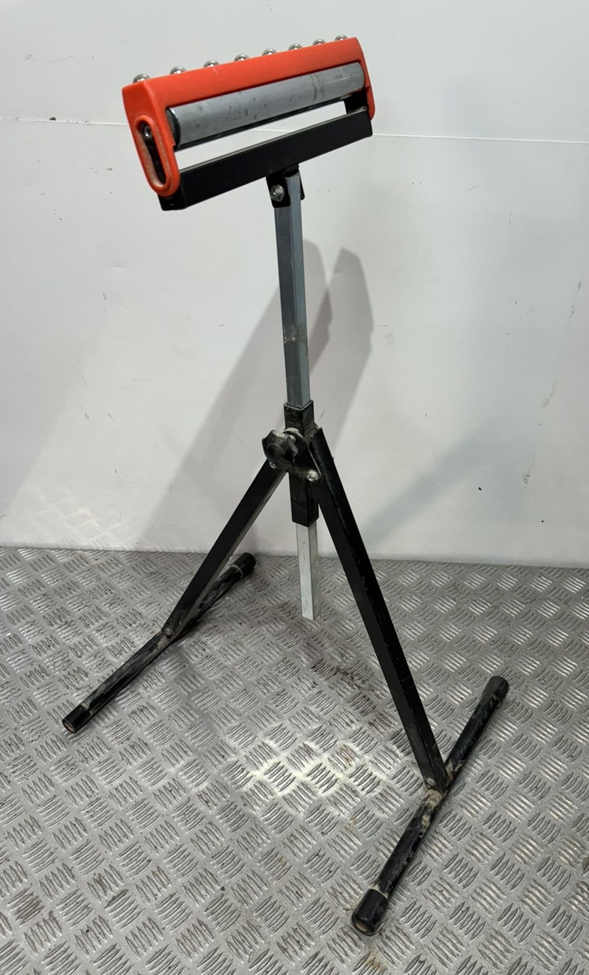 Unbranded Single Roller Stand - Image 3 of 3