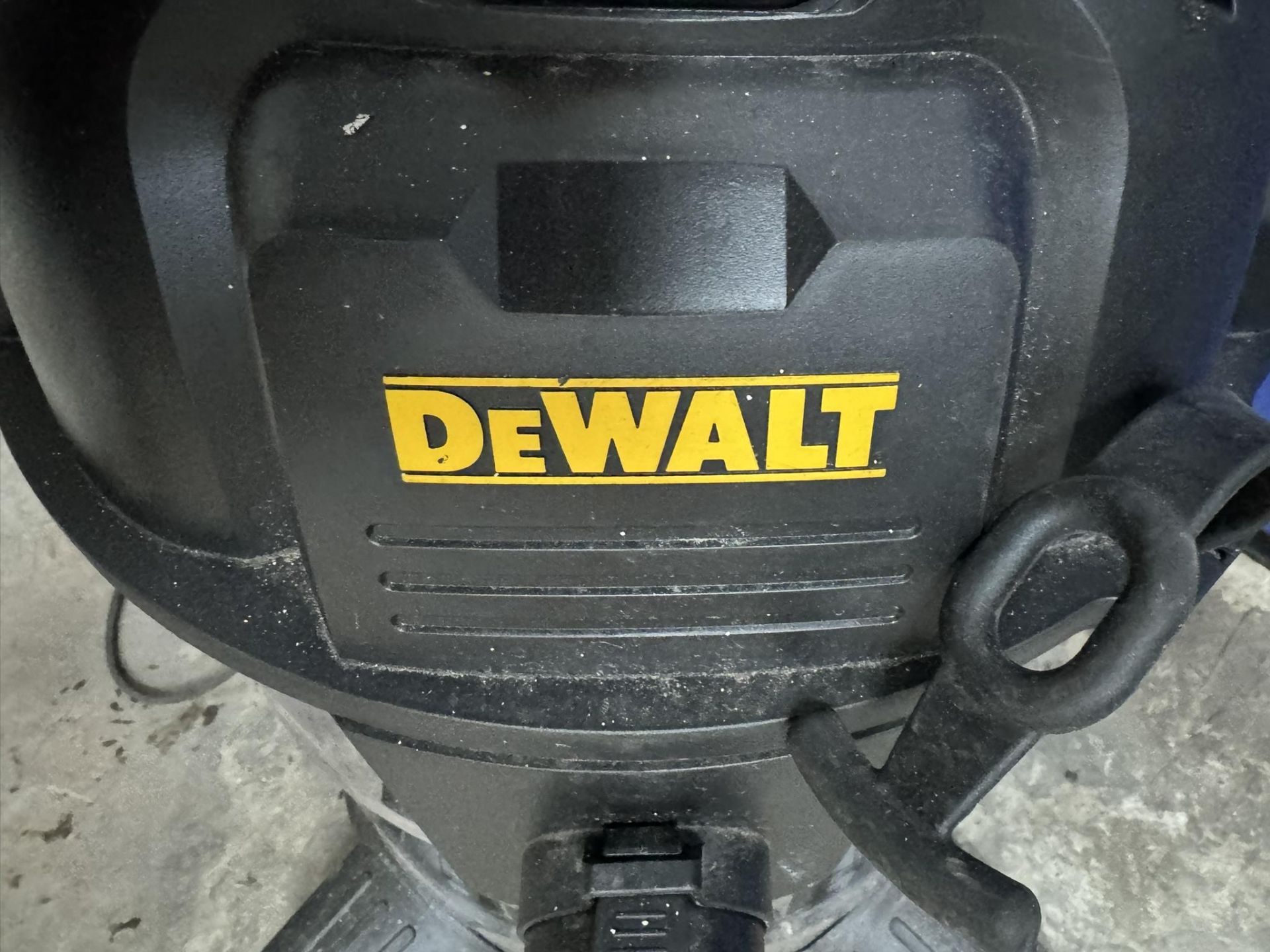 Dewalt DXV38S Wet And Dry Vacuum Cleaner - Image 4 of 5