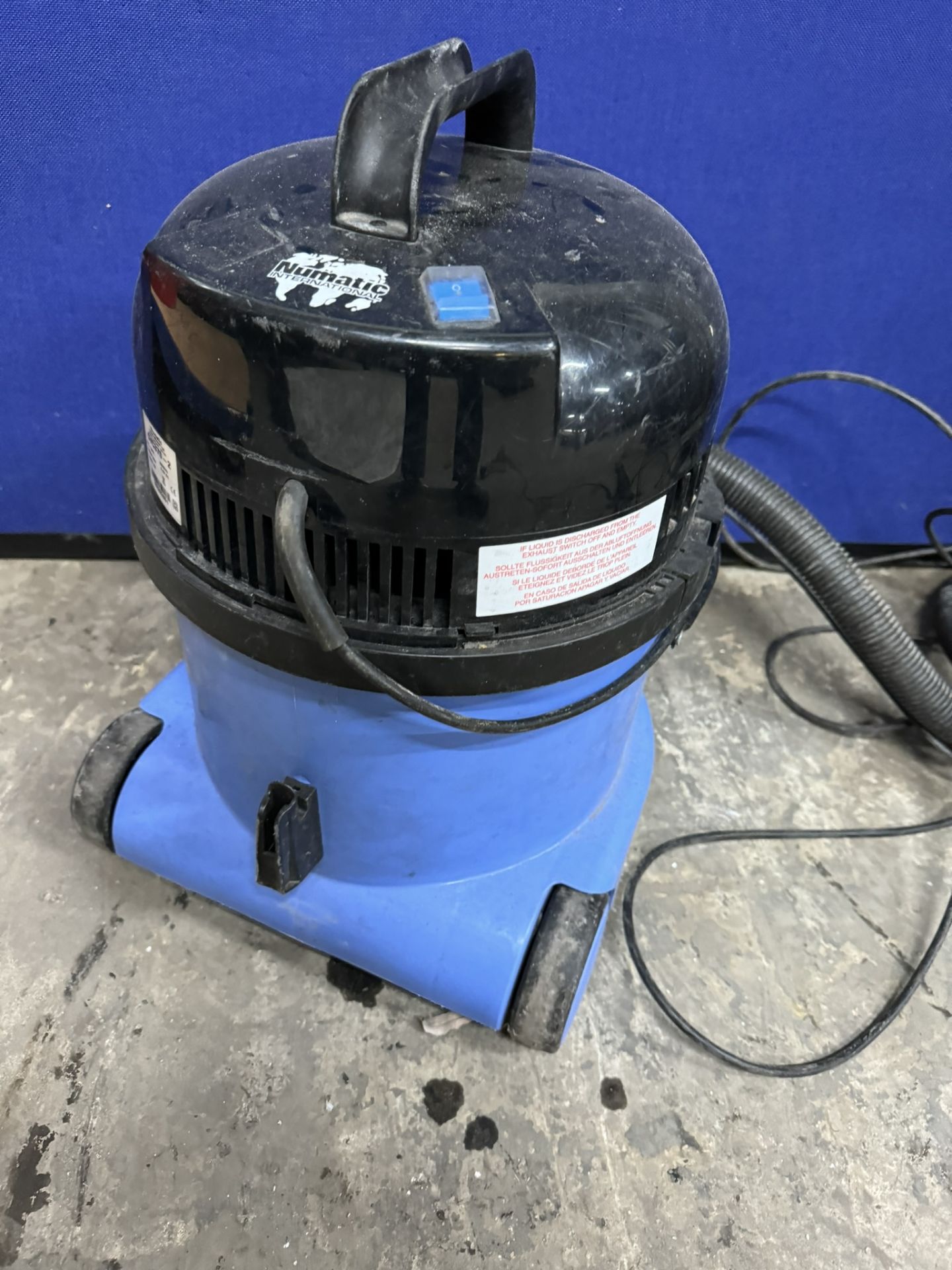 Numatic Charles CVC370-2 Wet And Dry Bag Cylinder Vacuum Cleaner - Image 3 of 4