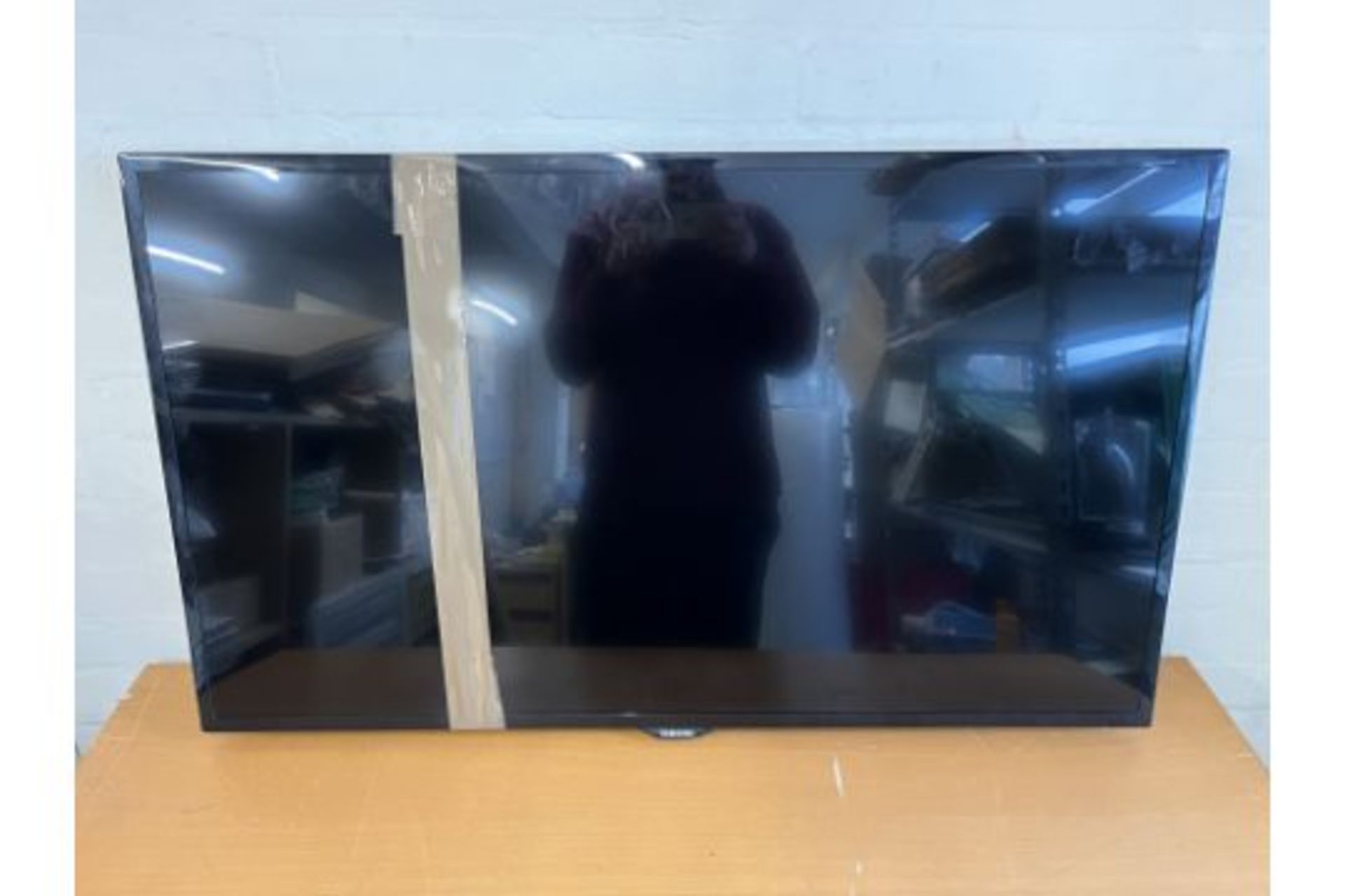 Samsung 42" Flatscreen TV - Image 2 of 7