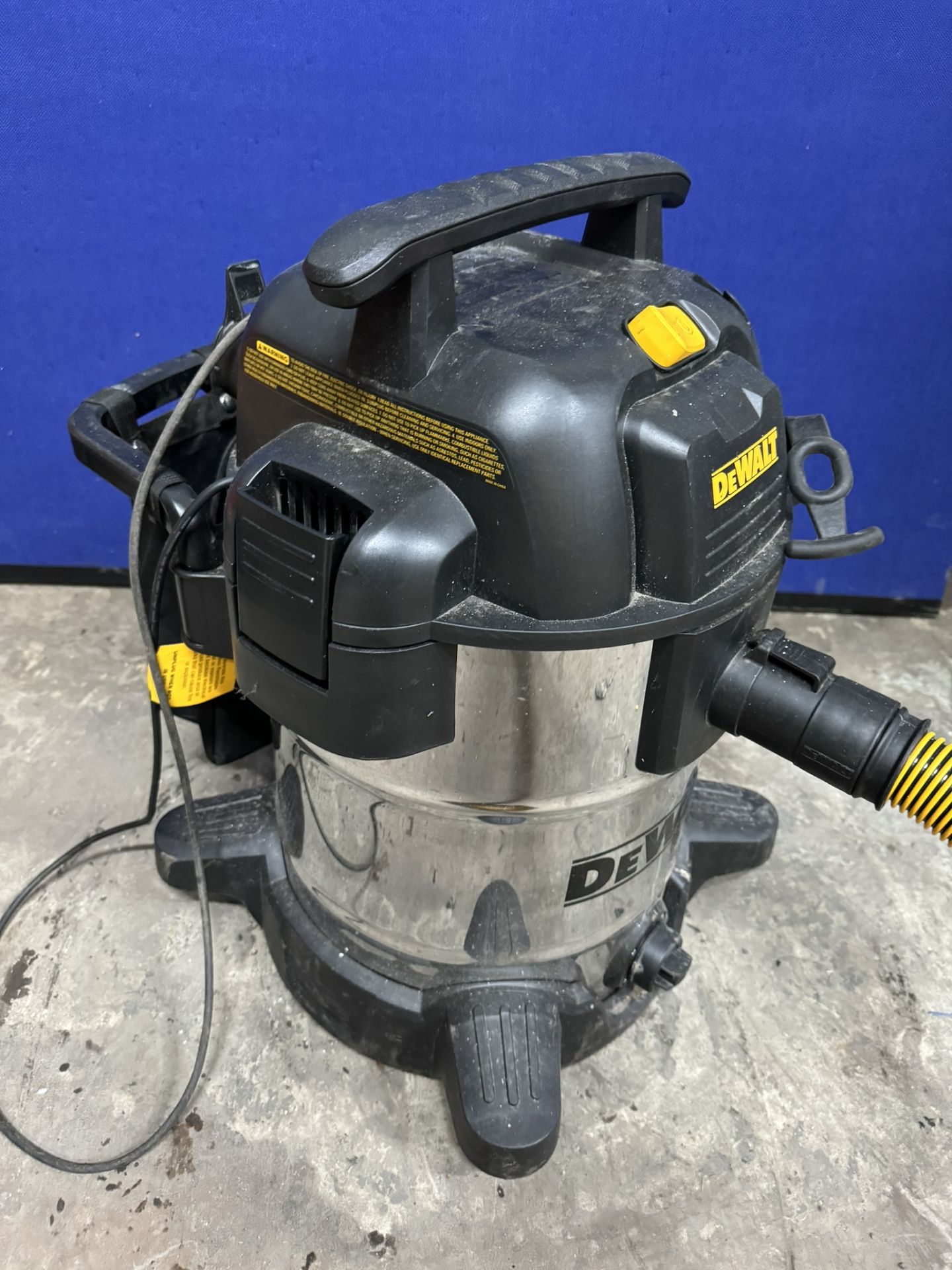 Dewalt DXV38S Wet And Dry Vacuum Cleaner - Image 3 of 5