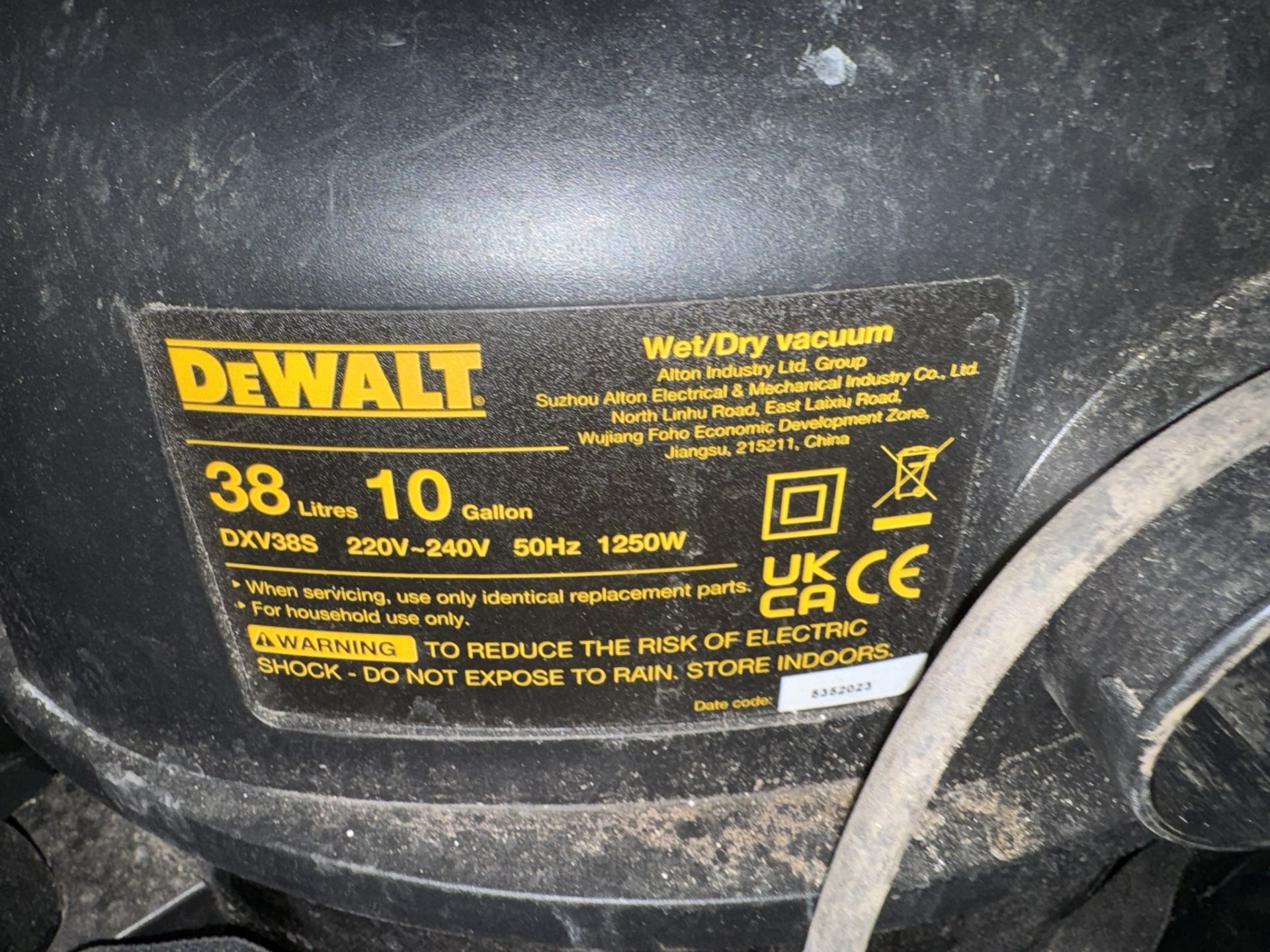 Dewalt DXV38S Wet And Dry Vacuum Cleaner - Image 5 of 5