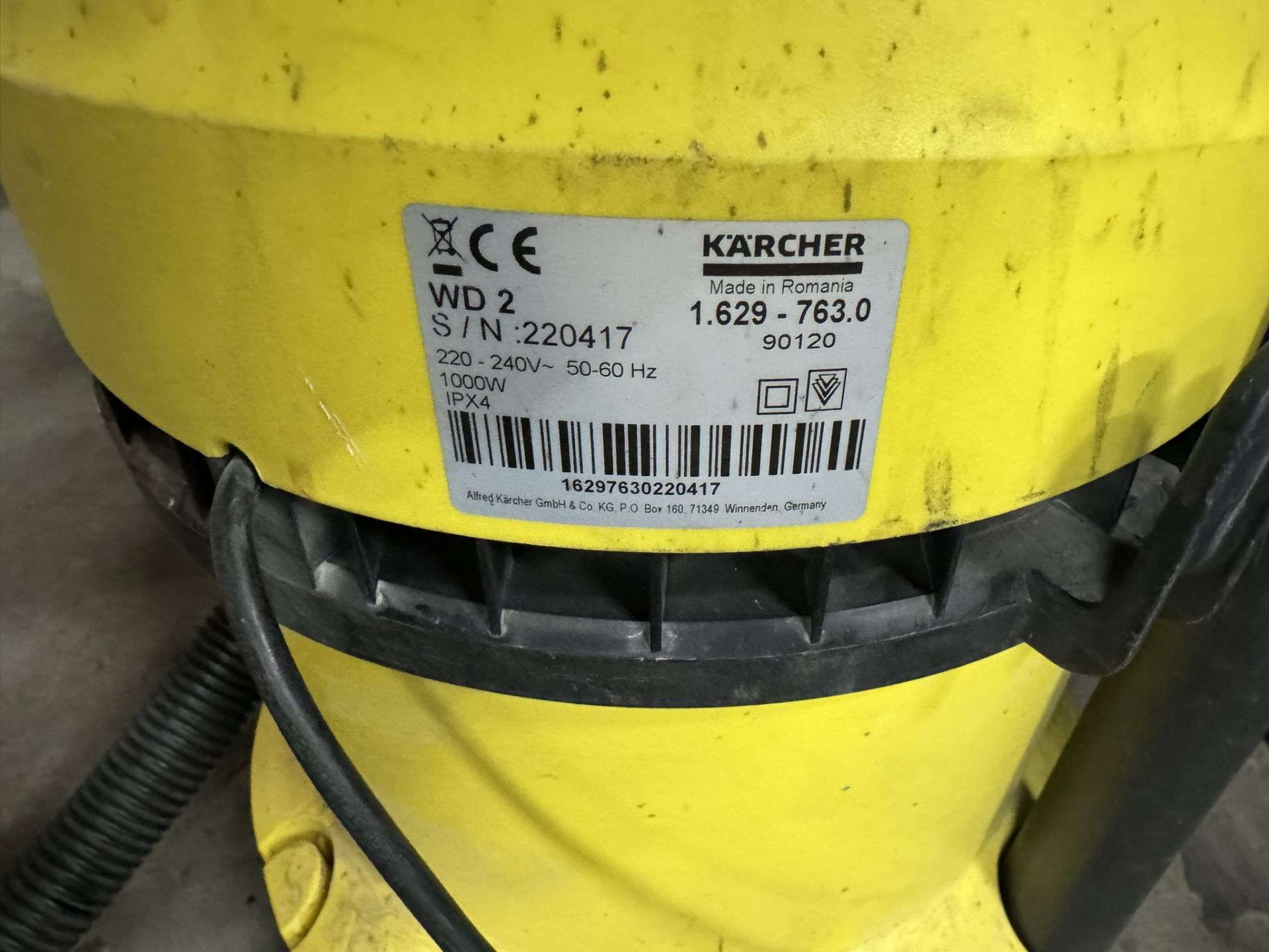 Karcher WD2 Cylinder Wet and Dry Vacuum Cleaner - Image 4 of 4