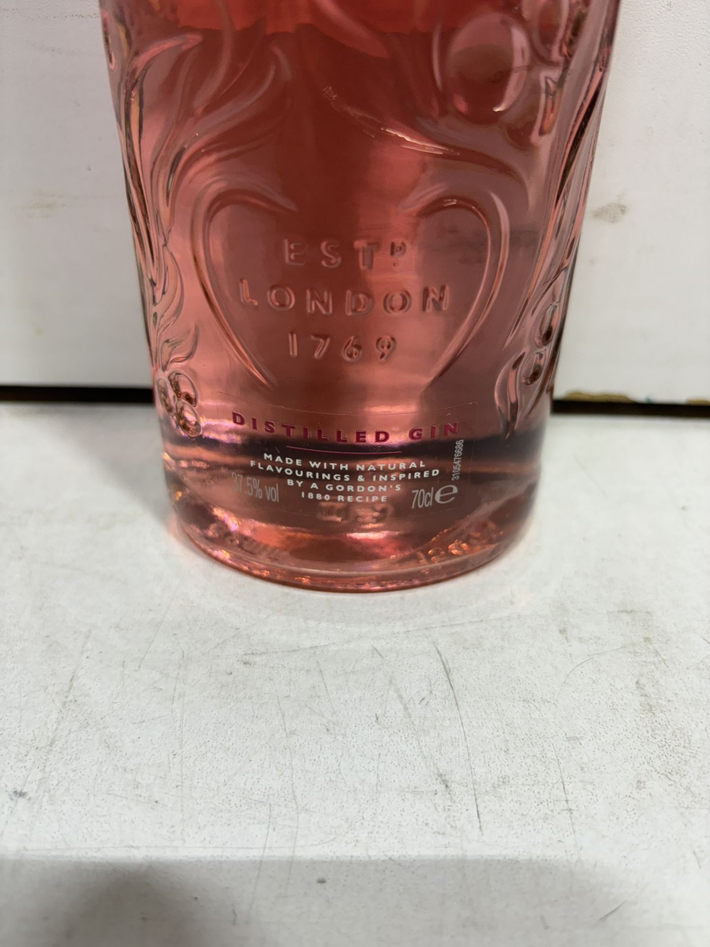5 X Bottles Of Gordon's Premium Pink Distilled Flavoured Gin 70Cl - Bild 2 aus 3
