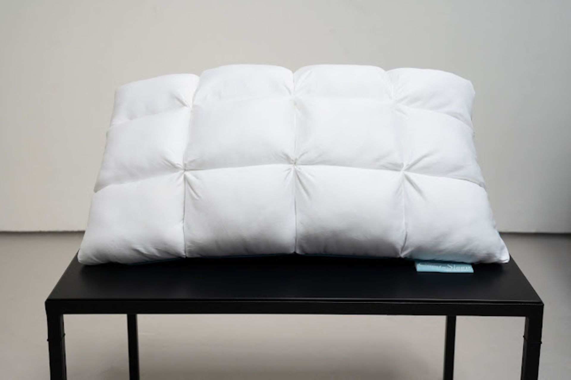 Over 100 Pieces of Ex-Display Hybrid Mattresses and Pillows | See description for breakdown - Image 6 of 10