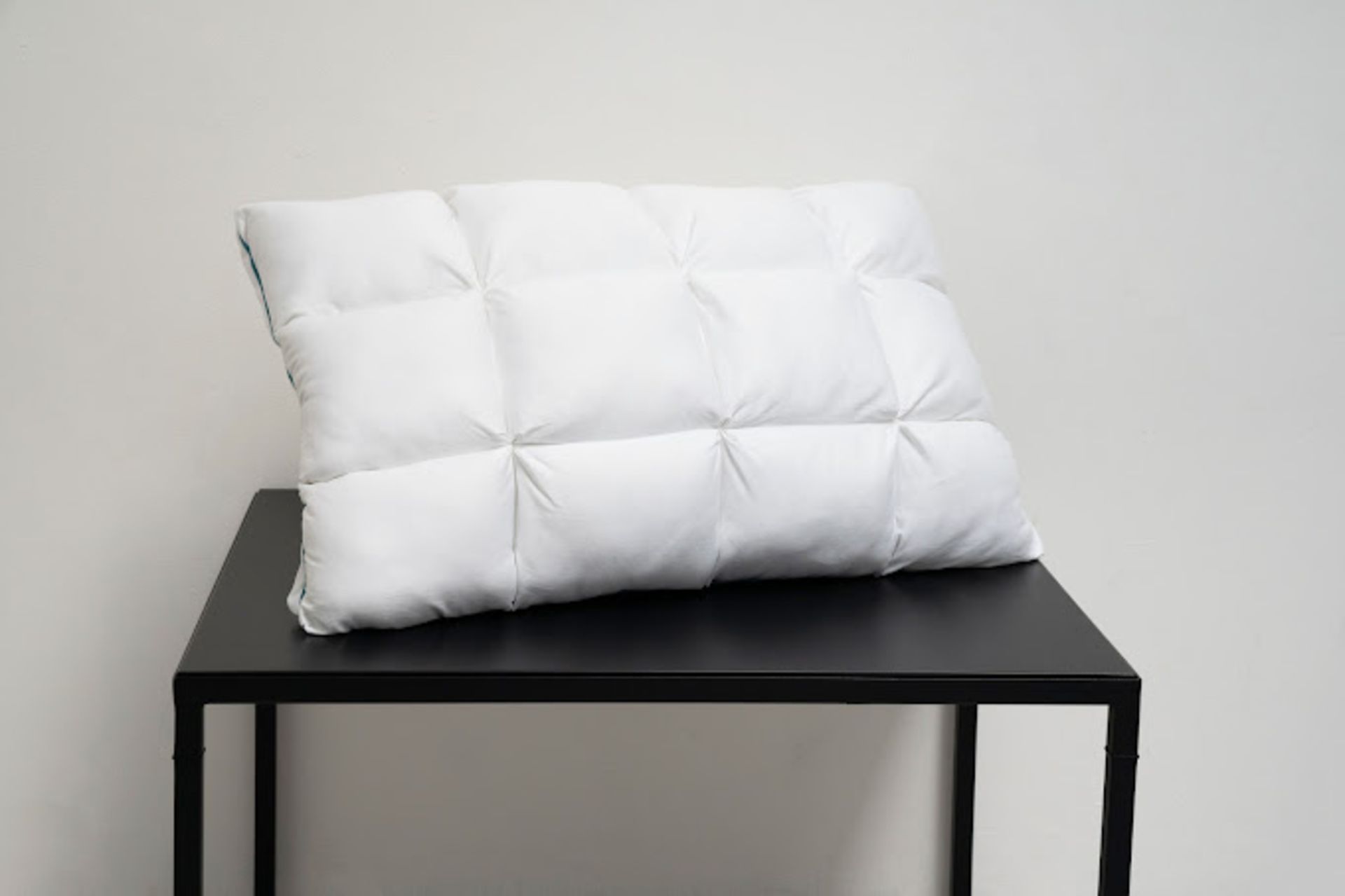 Over 100 Pieces of Ex-Display Hybrid Mattresses and Pillows | See description for breakdown - Image 8 of 10