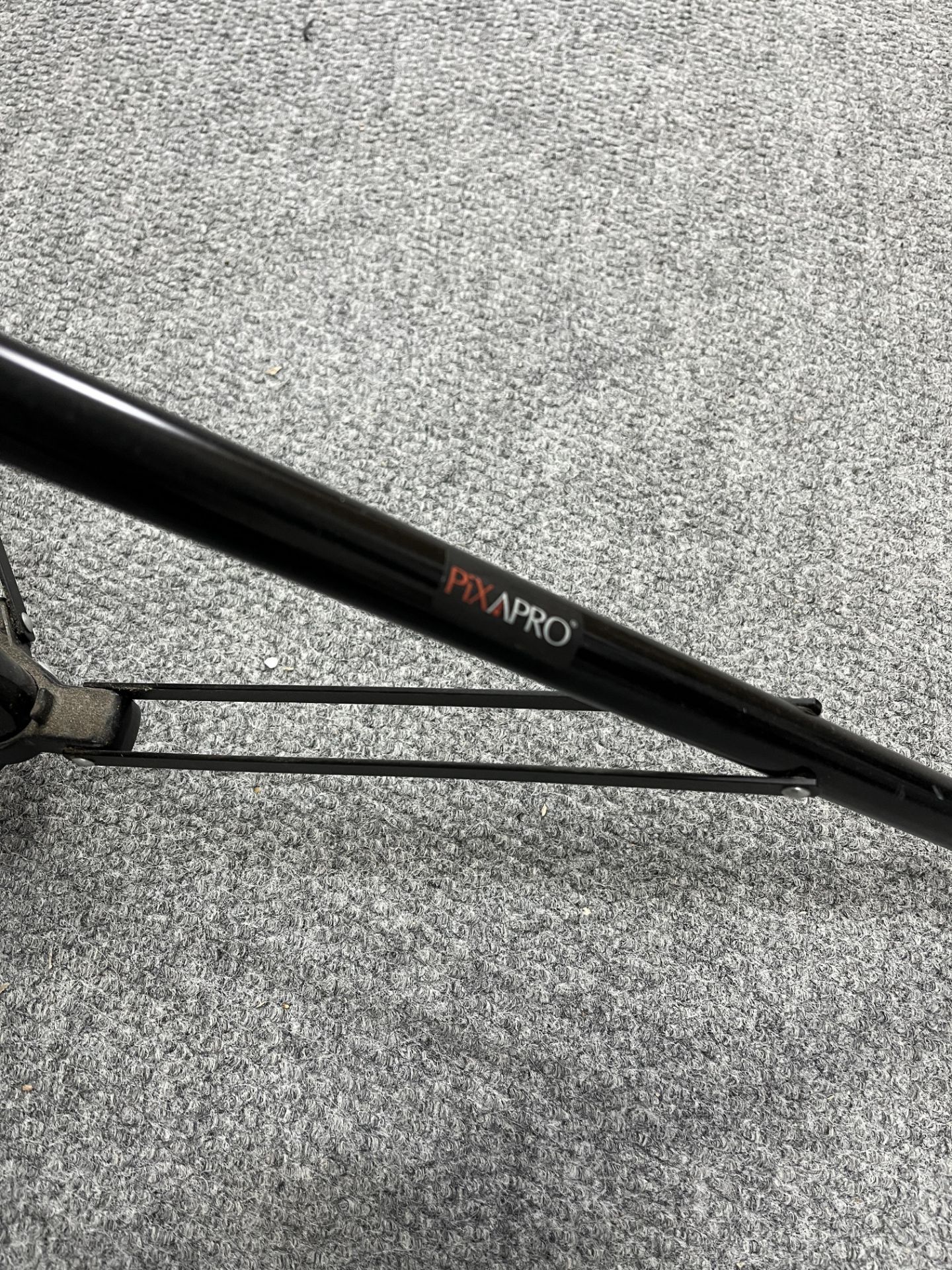 2 x 9 Bulb flash and interfit cover on Pixar Pro tripod - Image 6 of 6