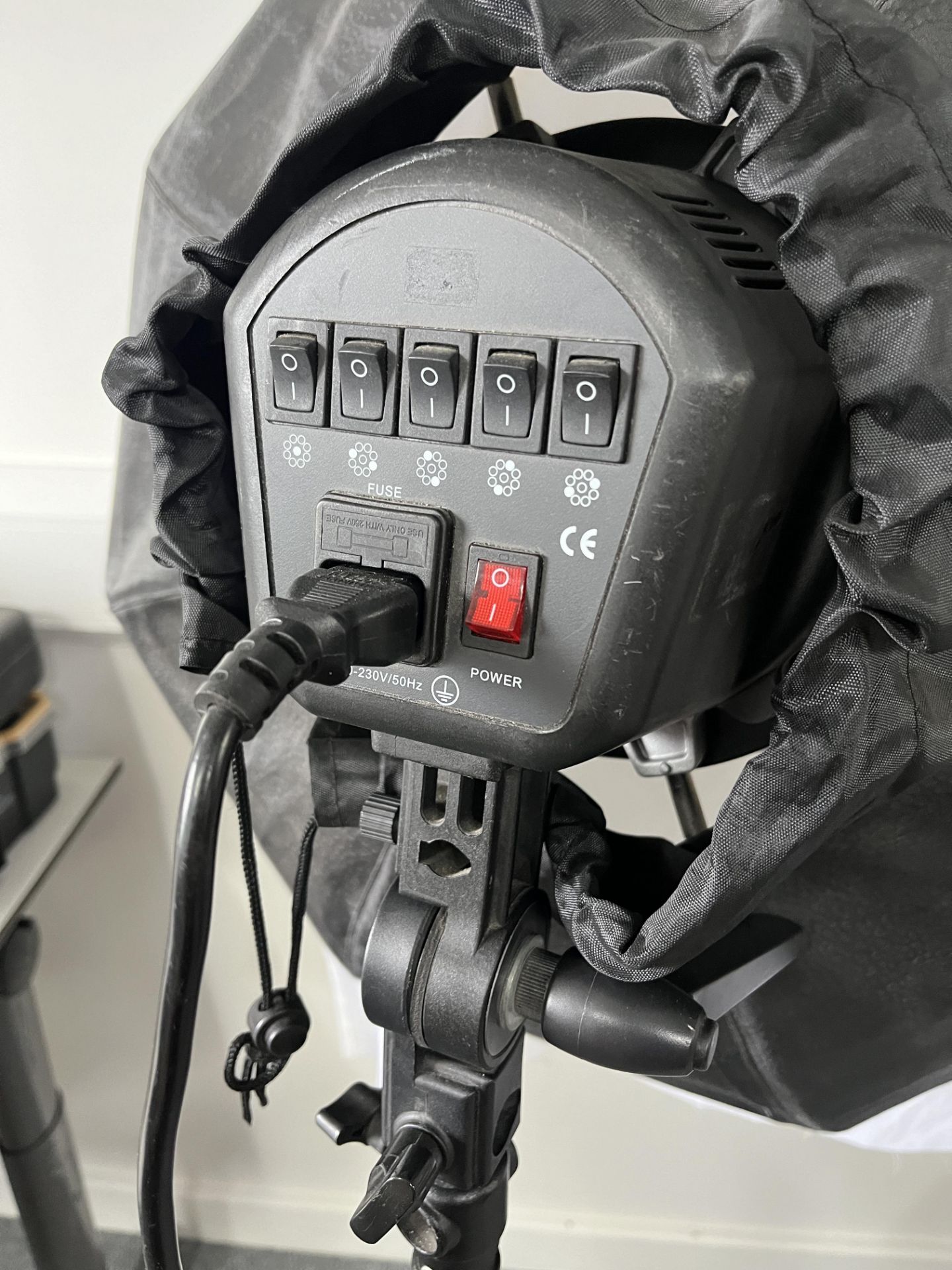 2 x 9 Bulb flash and interfit cover on Pixar Pro tripod - Image 2 of 6